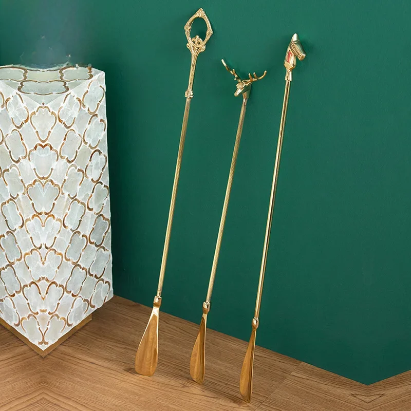 LumineArtworks-Lève-chaussures rétro européen à long manche en laiton, cornes de chaussures sculptées en cuivre, décoration d'entrée de maison classique