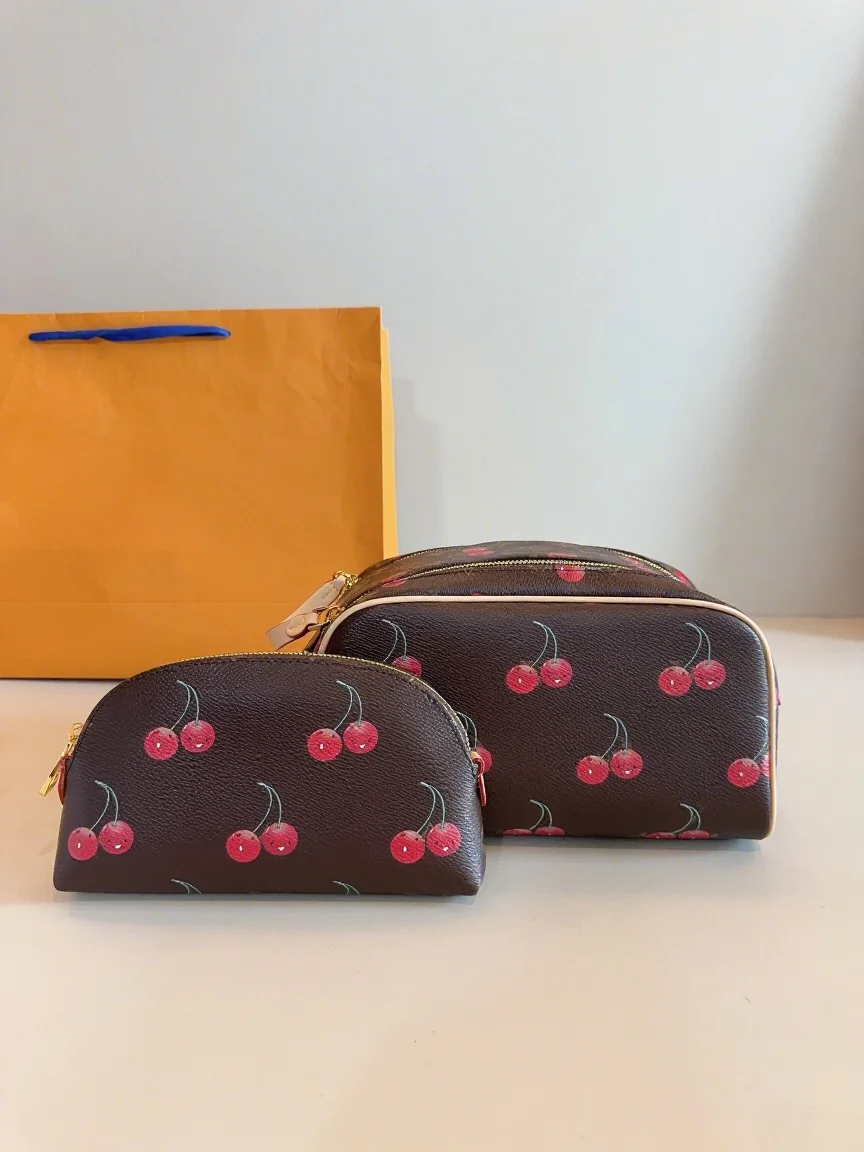 

2025 New SIZE: 25x14x14 CM Fashionable Versatile bags leather cherry Portable can be carried on the shoulder no boxes