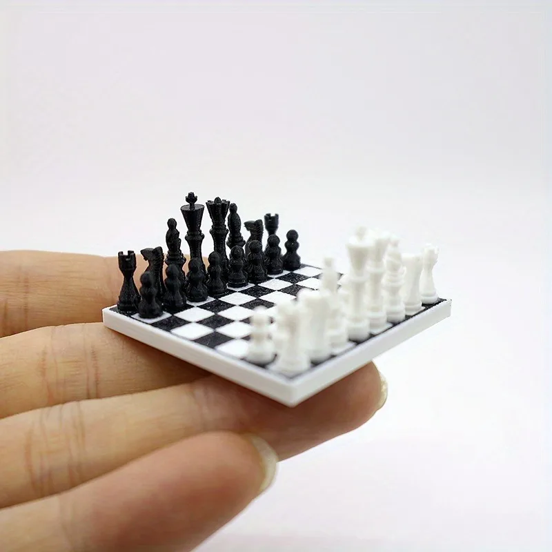 Mini Chess Set - 1:12 Scale Black And White Plastic Chess Pieces, Suitable for Dollhouse, Model House Scene Decoration And Photo