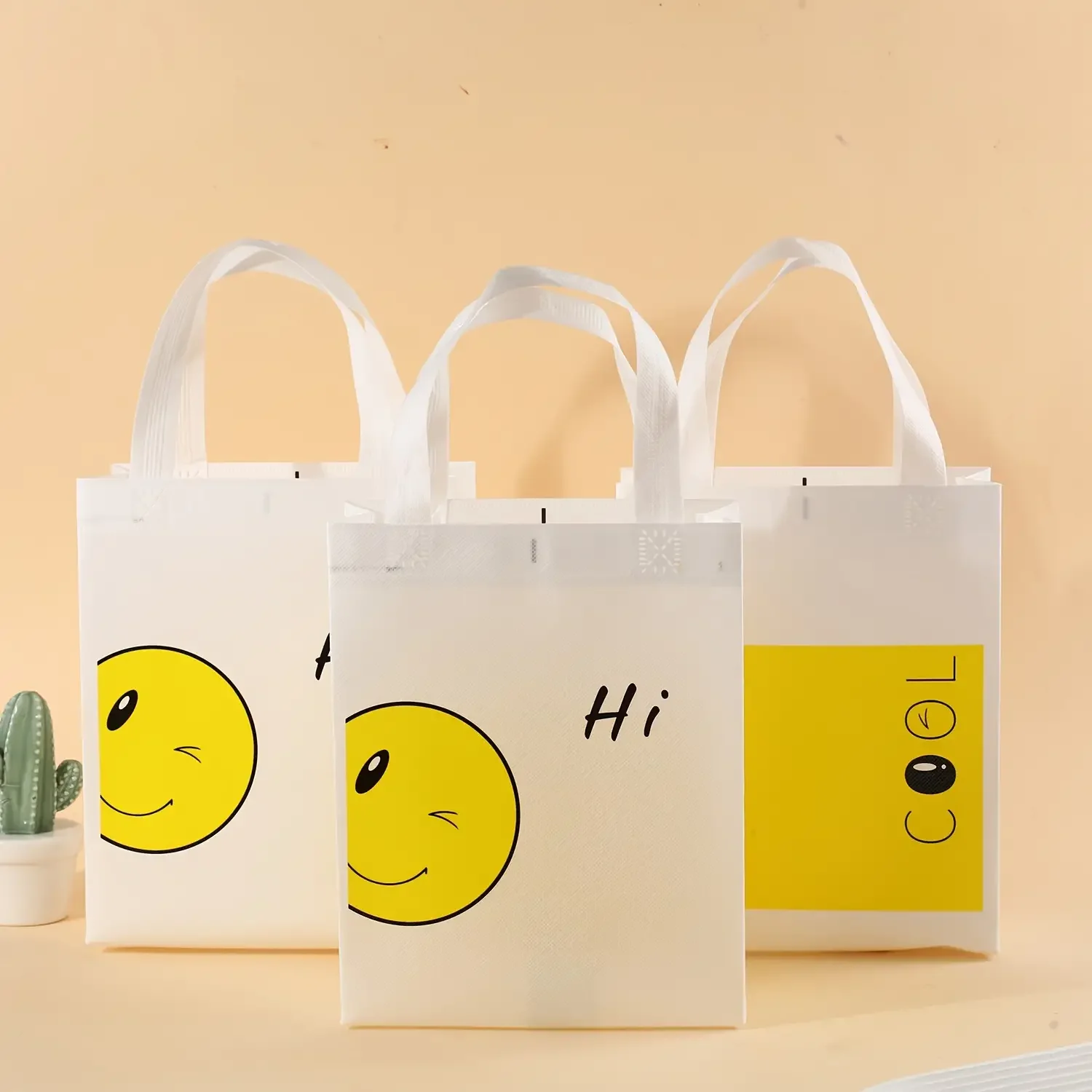 12pcs Thickened 7.87x10.24x3.94 inch Smile Non-Woven Gift Bags, Shopping Bags, Birthday Party Gift Bags, Thanksgiving Gift Bags
