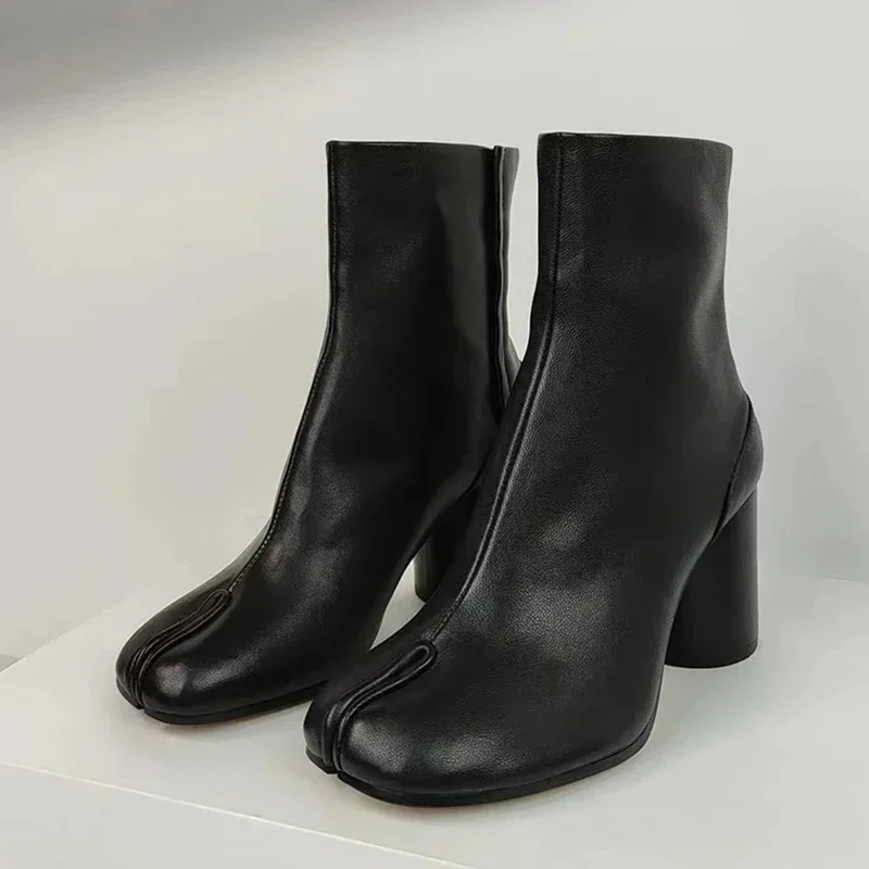 Bottes de rinçage à bout fendu en cuir souple pour femmes, chaussures épaisses, chaussons courts, mode optique, talons hauts, style Ins, automne, hiver, 2024