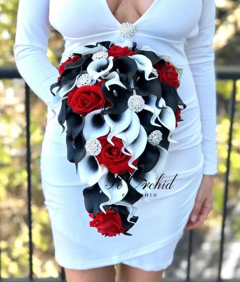 PEORCHID Black Brooch Bridal Bouquet Large White Artificial Cascading Calla Lily Wedding Bouquet Red Black Bridesmaid Flowersi