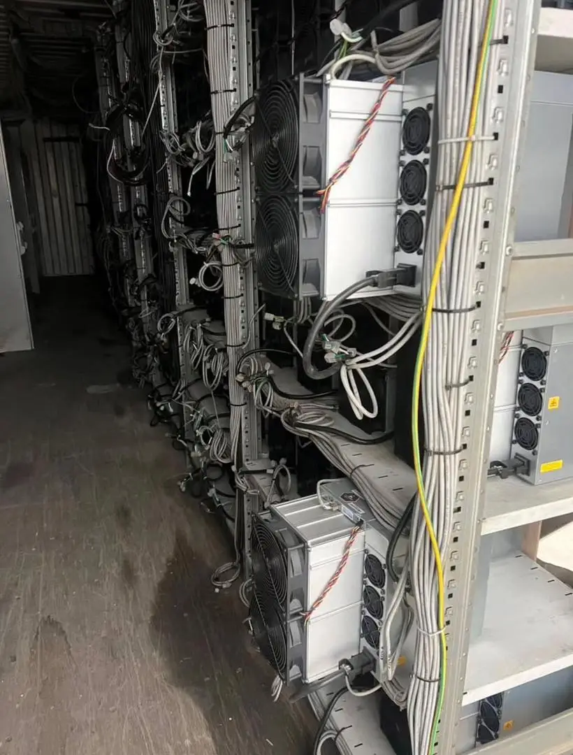 Minerador de Bitcoin IBM Bitmain Antminer S19 Pro++ 125Th/s 3250W