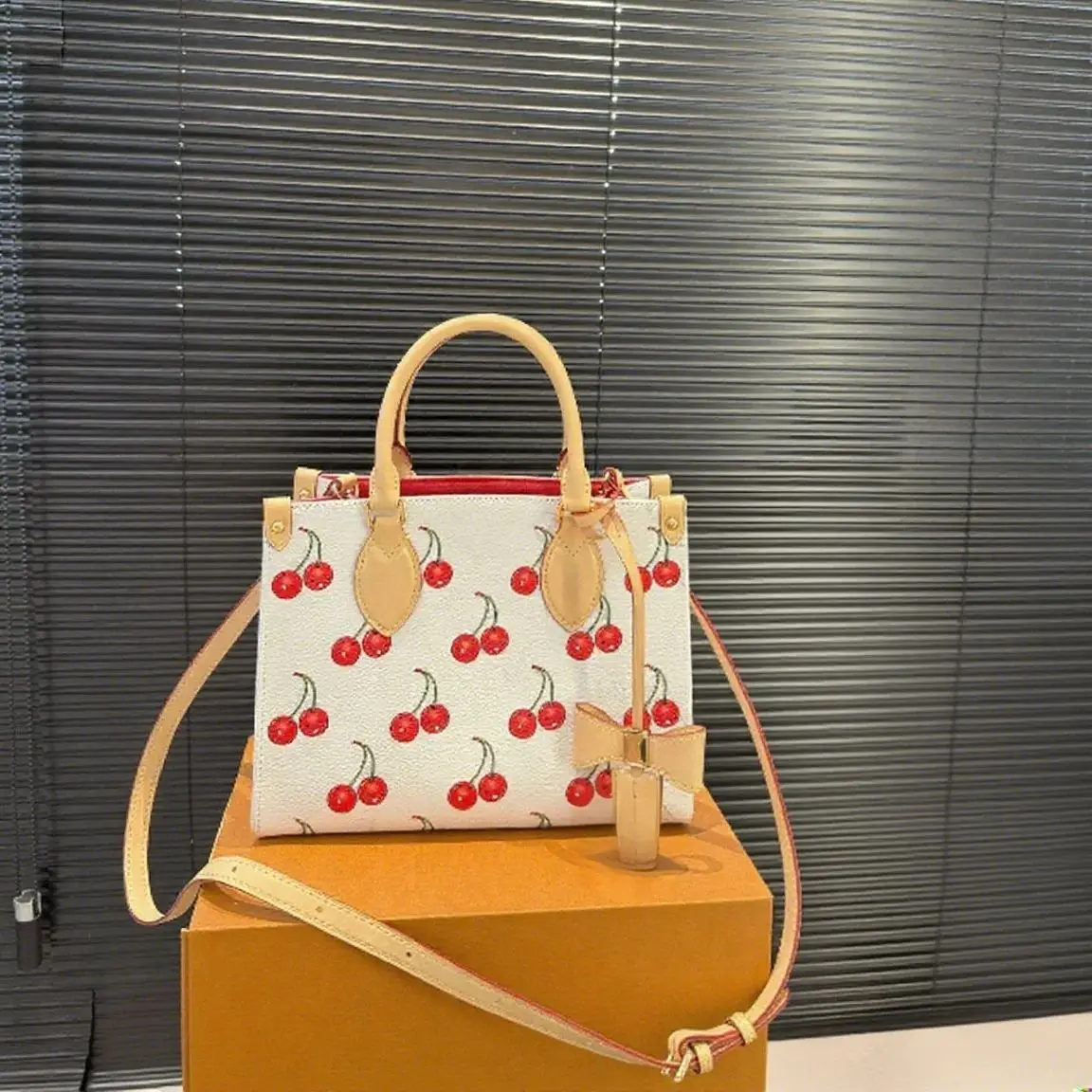 

2025 New Versatile Fashionable Exquisite High Quality Simple and High end Fashion Women's Bag HL21