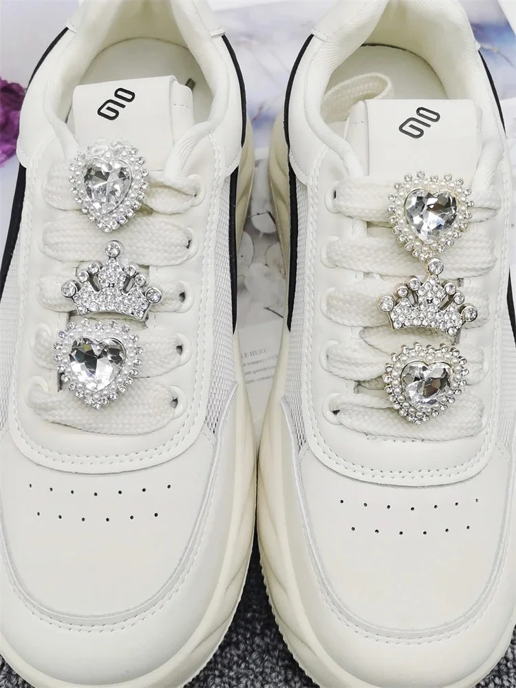 Breloques de luxe en dentelle de chaussure scintillante, 2 pièces, boucle en strass ABS, décoration, couronne dorée, Clips de lacet, accessoires adaptés aux bottes pour femmes