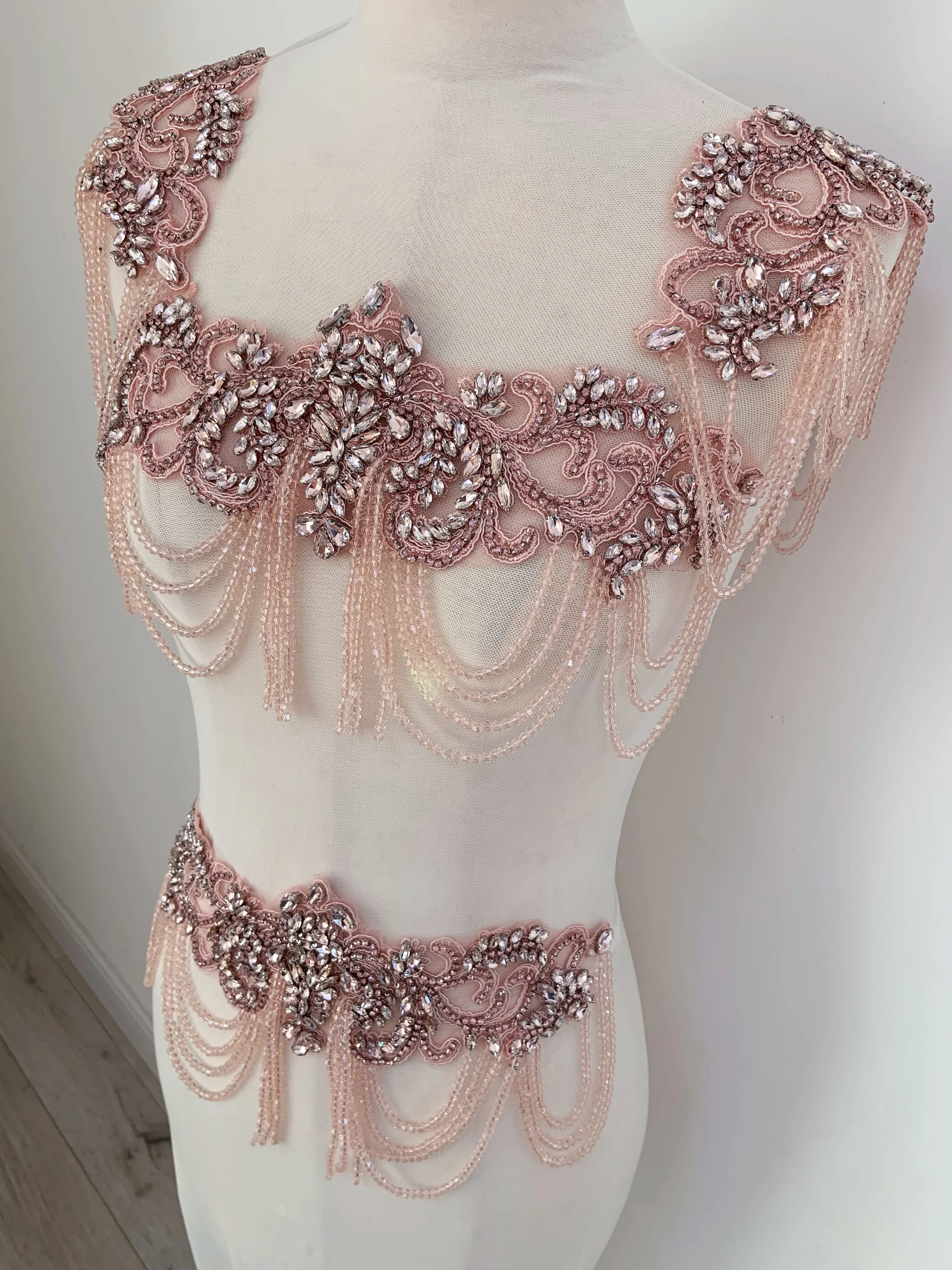 

Элегантная бахрома со стразами: розовое украшение из бисера для моды своими руками