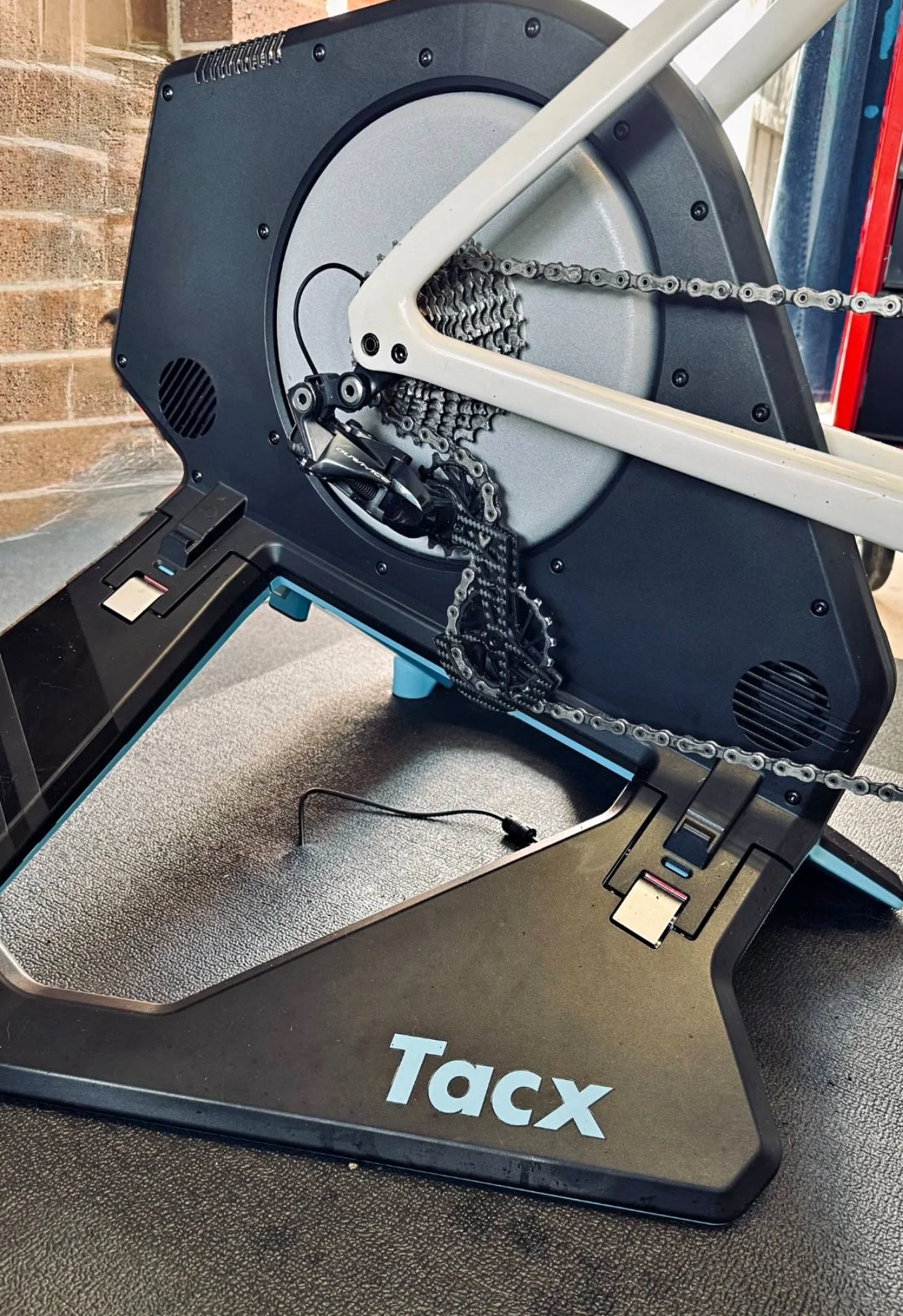 إعداد المدرب الداخلي المنزلي Tacx Neo 2T