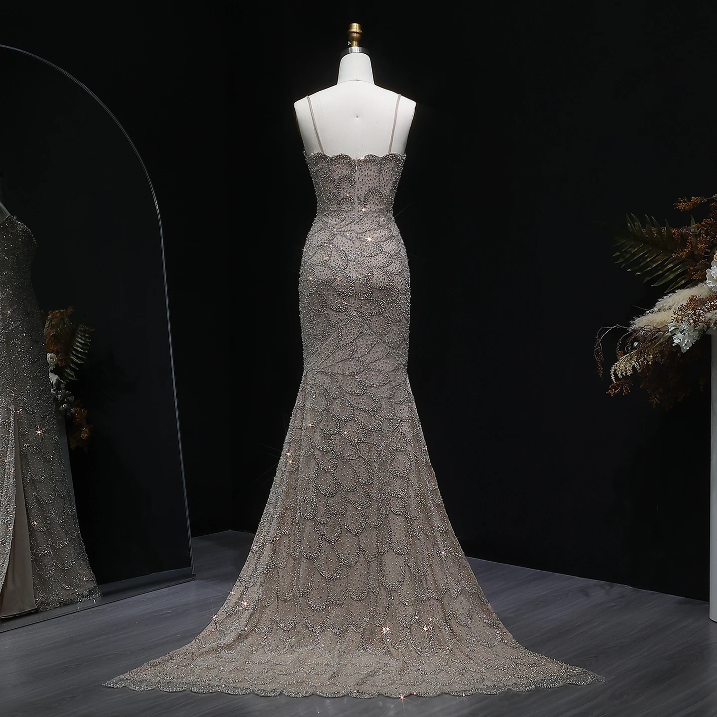 Sharon Said: Atemberaubendes smaragdgrünes trägerloses Meerjungfrauen-Abendkleid, langes arabisches Verlobungs-, Hochzeits- und festliches Partykleid SS601, maßgeschneidert. – Detail 21