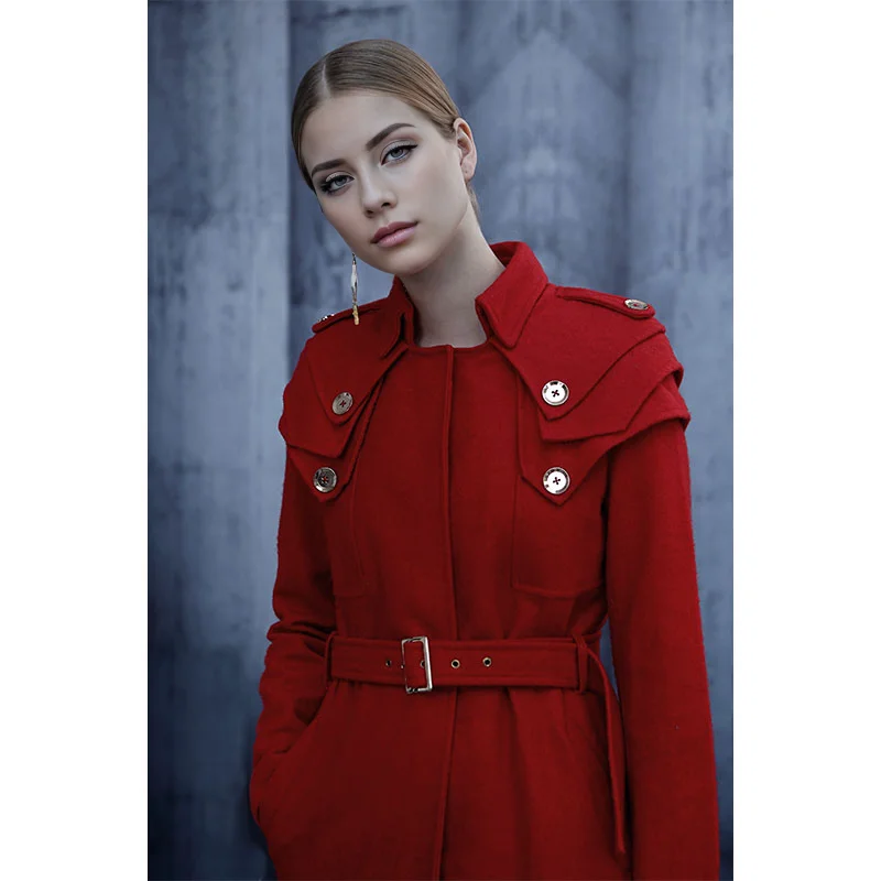 女性用エレガントなベルト付きスリムフィットウールコート、ヘップバーンスタイルのバタフライシルエット、テーラードデザイン、ファッショナブルなワードローブアイテム