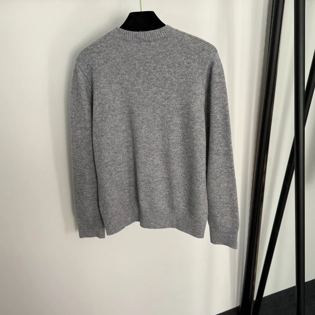 

New Embroidered Pmullover Round Neck Long Sleeve Simple Classic Comfortable Knitwear