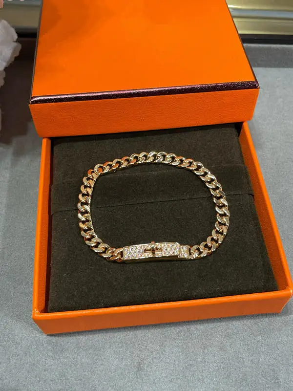 

Diamond Cuban Link Bracelet – Premium Gold Plated Luxury Jewelry for Men & Women