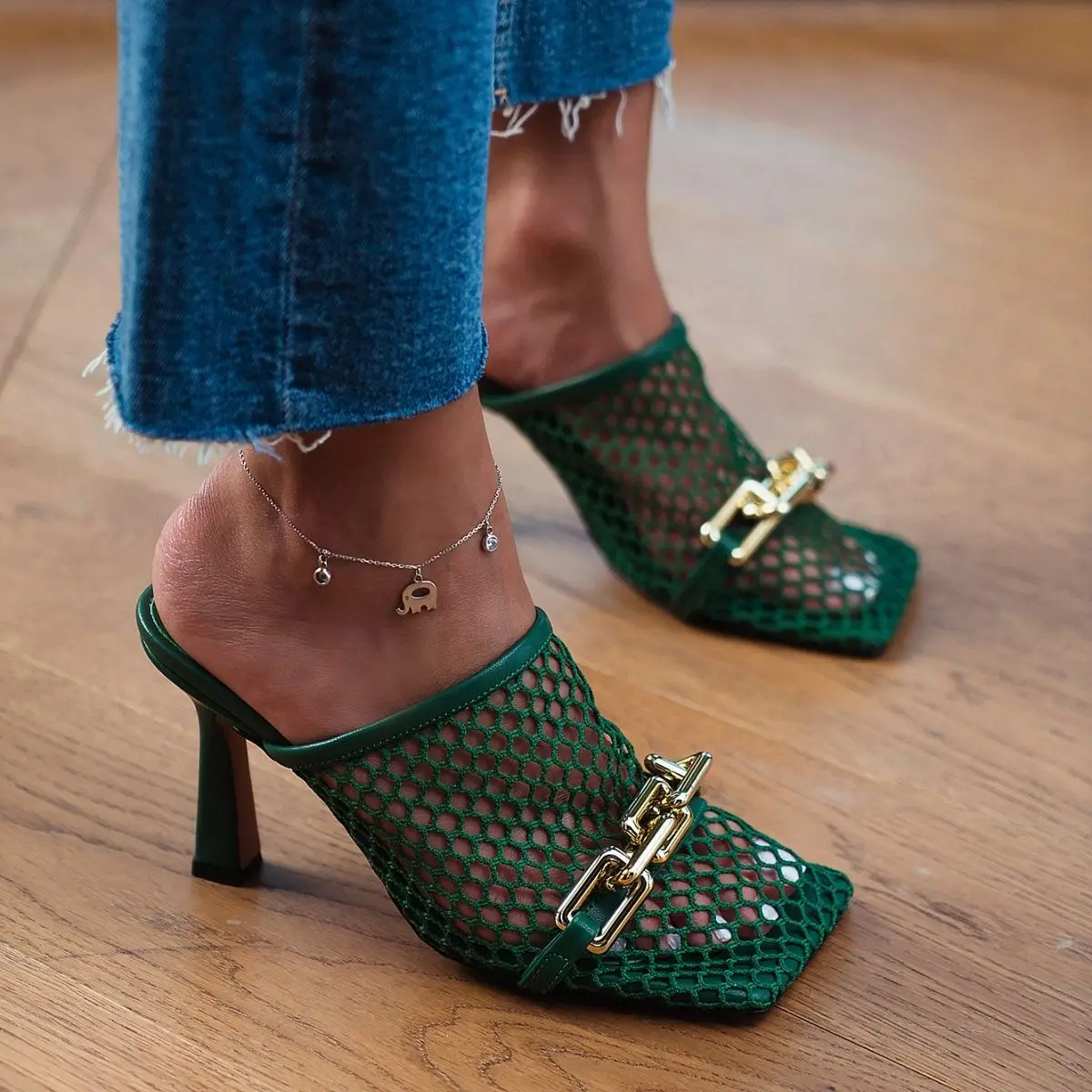 

2022 New Elegant Sexy Chain Crystal Diamond Breathable Mesh Women Pumps Shoes Fashion Summer High Heel Sandals Hollow Out Summer