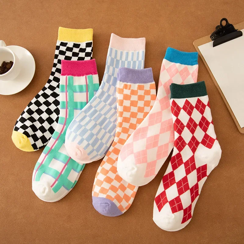 Chaussettes tube à carreaux en coton pour femmes, chaussettes en damier pour femmes, super rouges, tendance fraîche, mode sportive, document