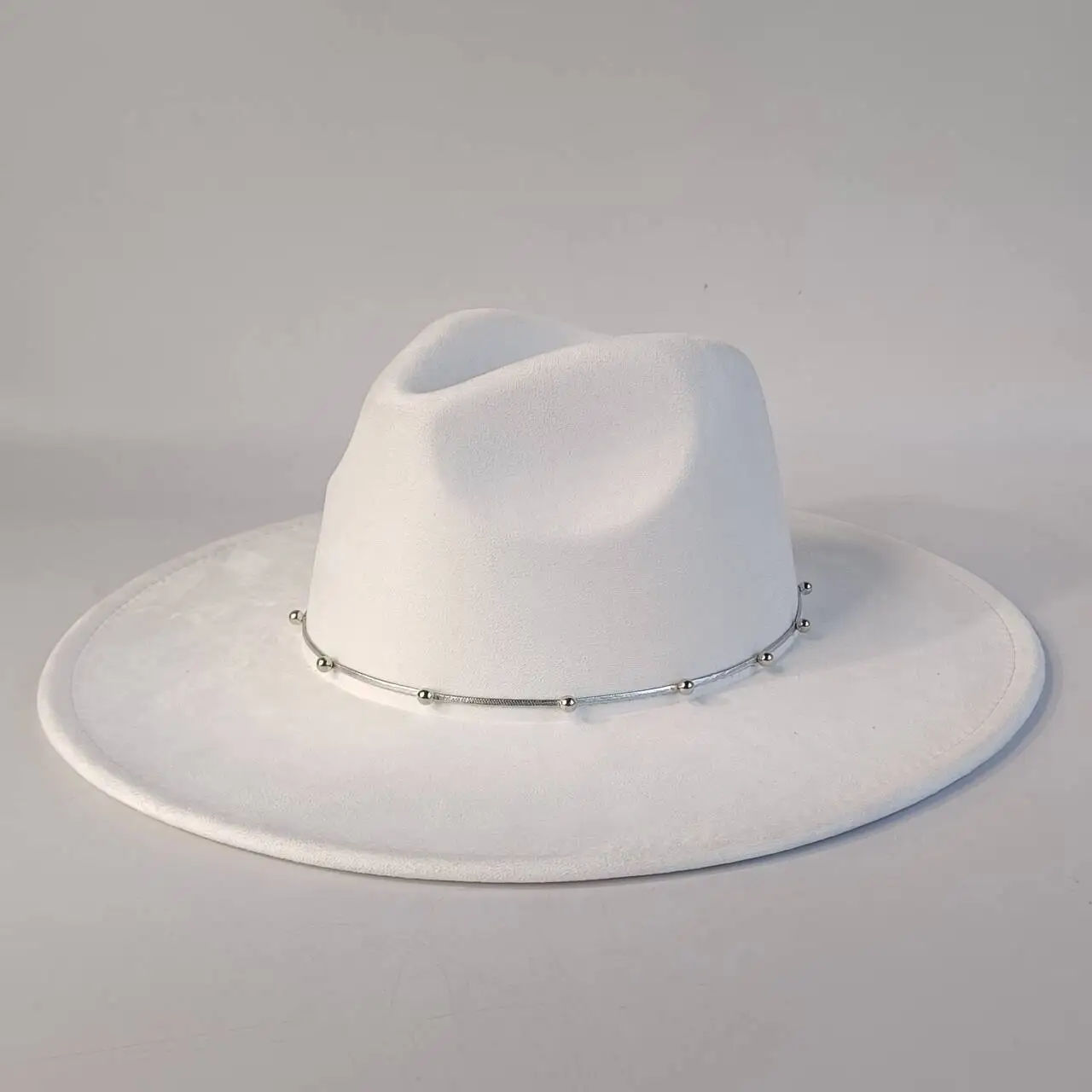 قبعة فيدورا من جلد الغزال بحافة 9.5 سم مع إكسسوارات مختلفة قبعة جاز قبعة الكنيسة الكلاسيكية قبعة واسعة الحواف قبعة نسائية