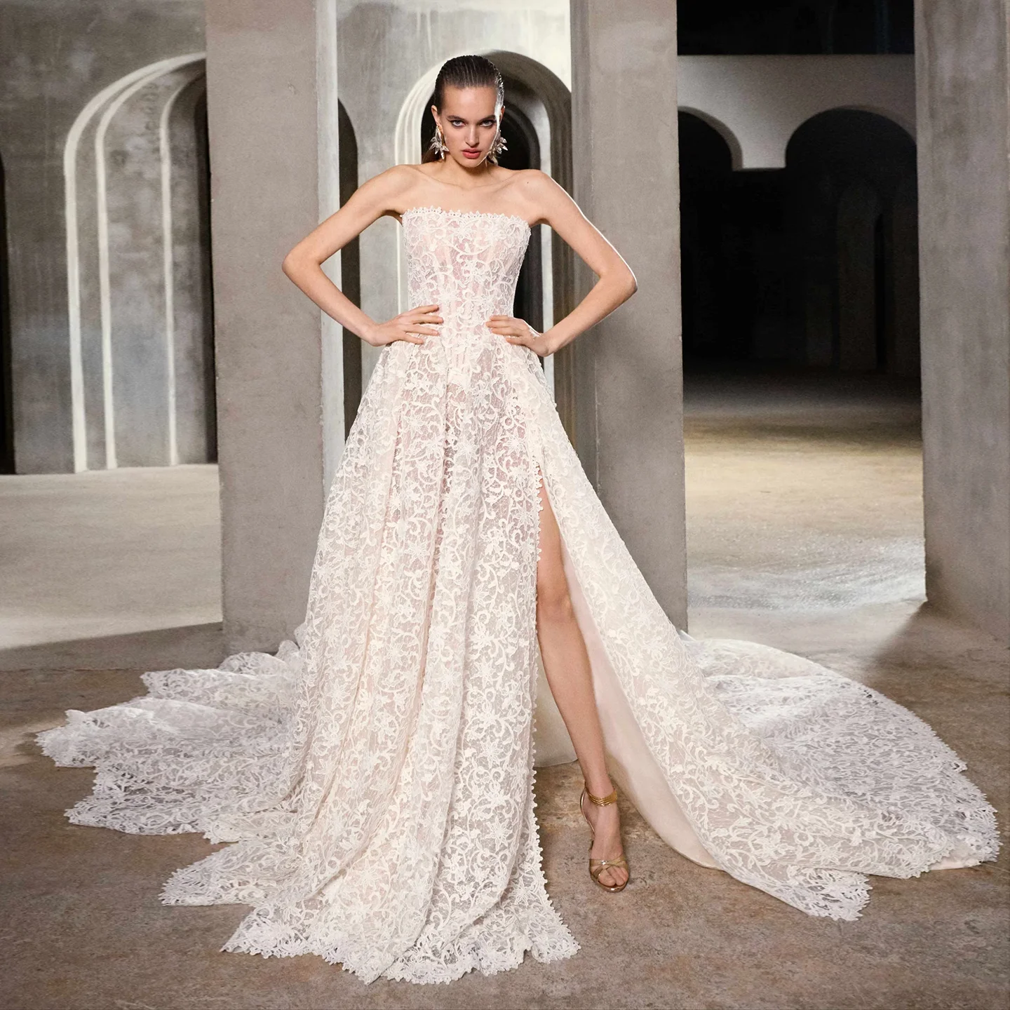 

Sharon Said Элегантное белое кружевное свадебное платье трапециевидной формы без бретелек 2025, винтажное платье принцессы с разрезом по бокам, SW323 по индивидуальному заказу