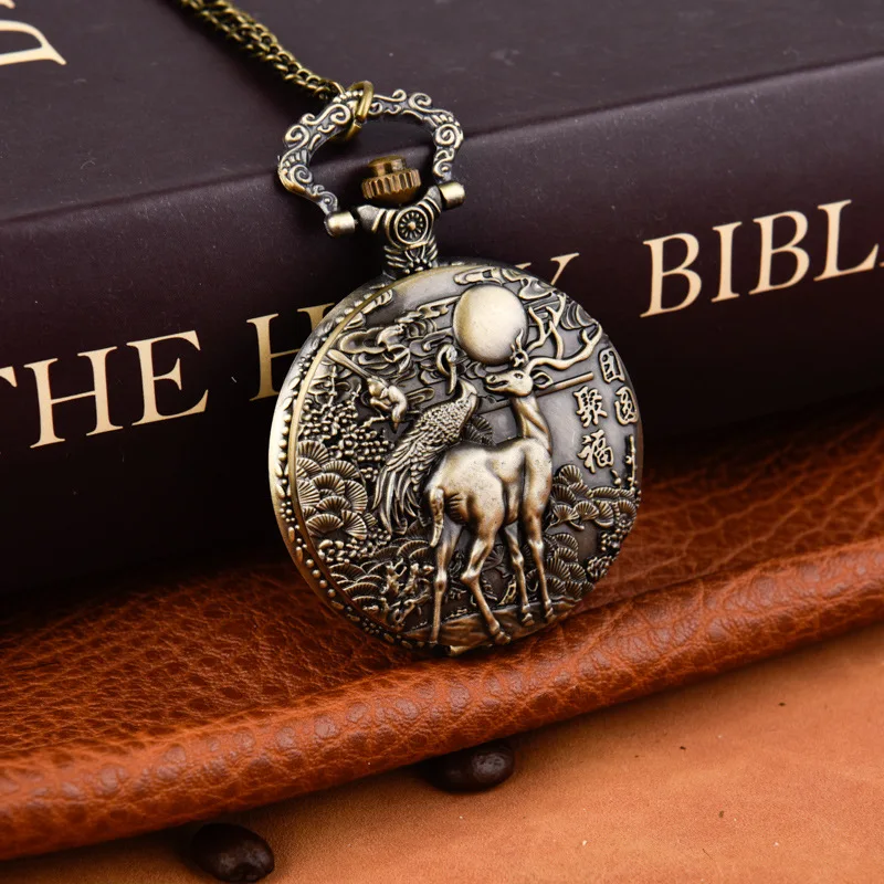 Orologio da tasca al quarzo con intaglio in bronzo Vintage per uomo orologio a catena con cassa frontale in cervo inciso per Display analogico regalo di raccolta