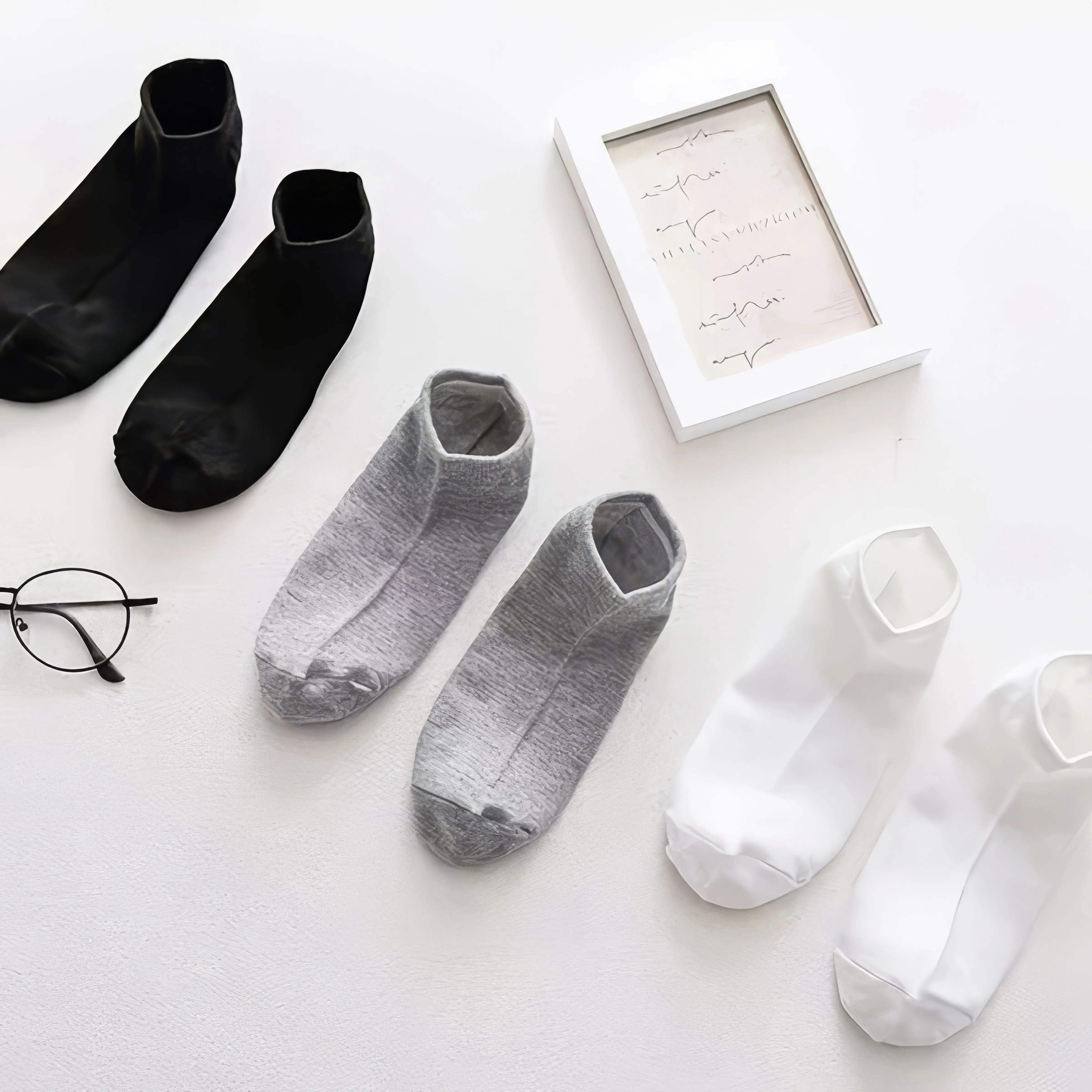 10 pares de meias clássicas pretas, brancas e cinza, respiráveis, antiderrapantes e confortáveis, adequadas para todas as estações