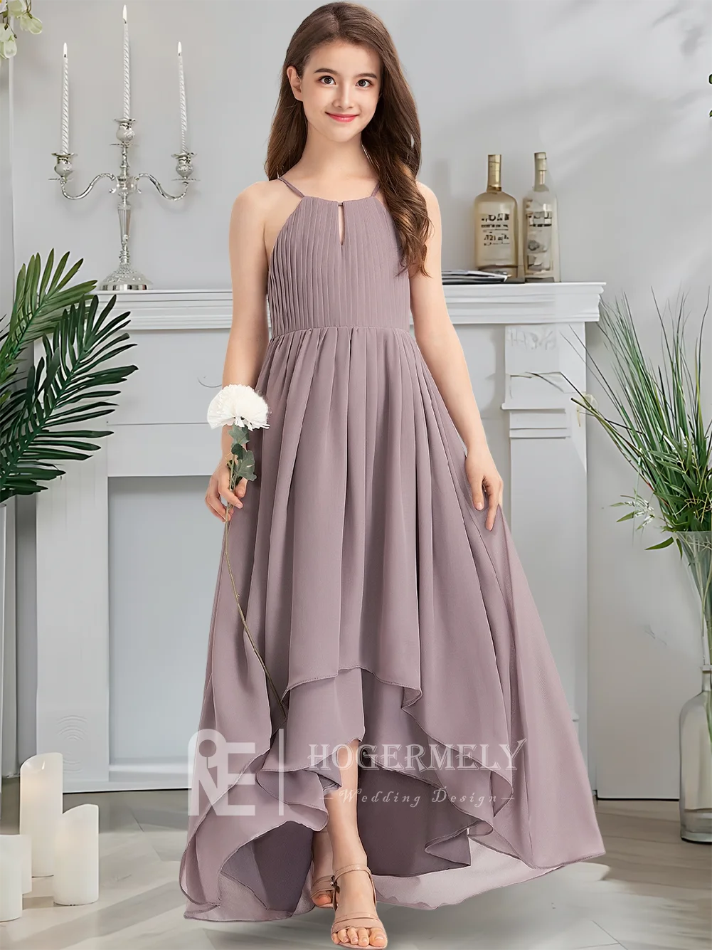 ​ โมเดิร์น A-Line Halter ชีฟองจูเนียร์ชุดเพื่อนเจ้าสาว Lilac ดอกไม้สาวชุดไม่สมมาตรงานแต่งงานชุดแต่งงานกับ SASH โบว์