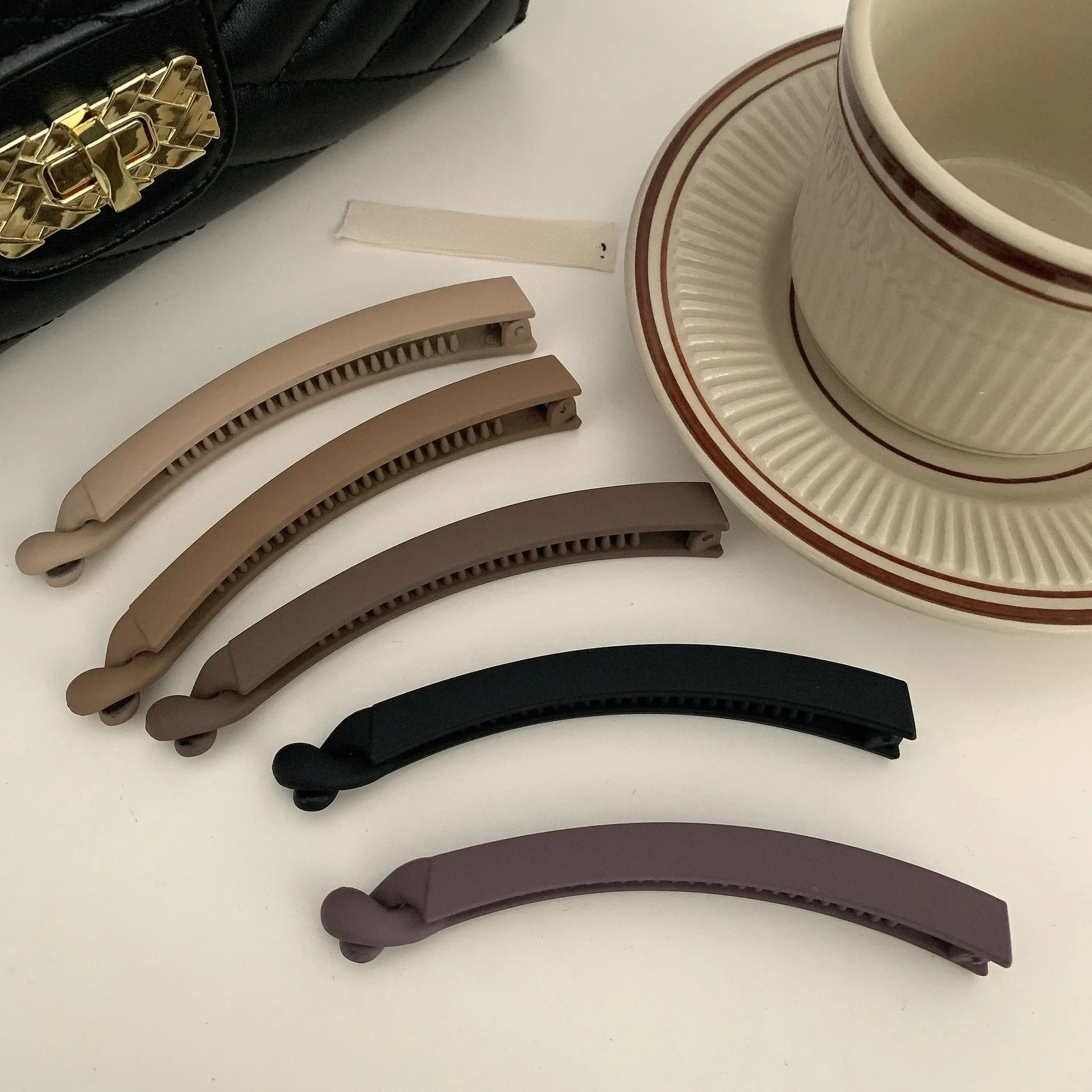 Pinces à cheveux banane pour femmes, élégantes, couleur mate, Barrettes en plastique, simples, solides, noir, marron, support queue de cheval