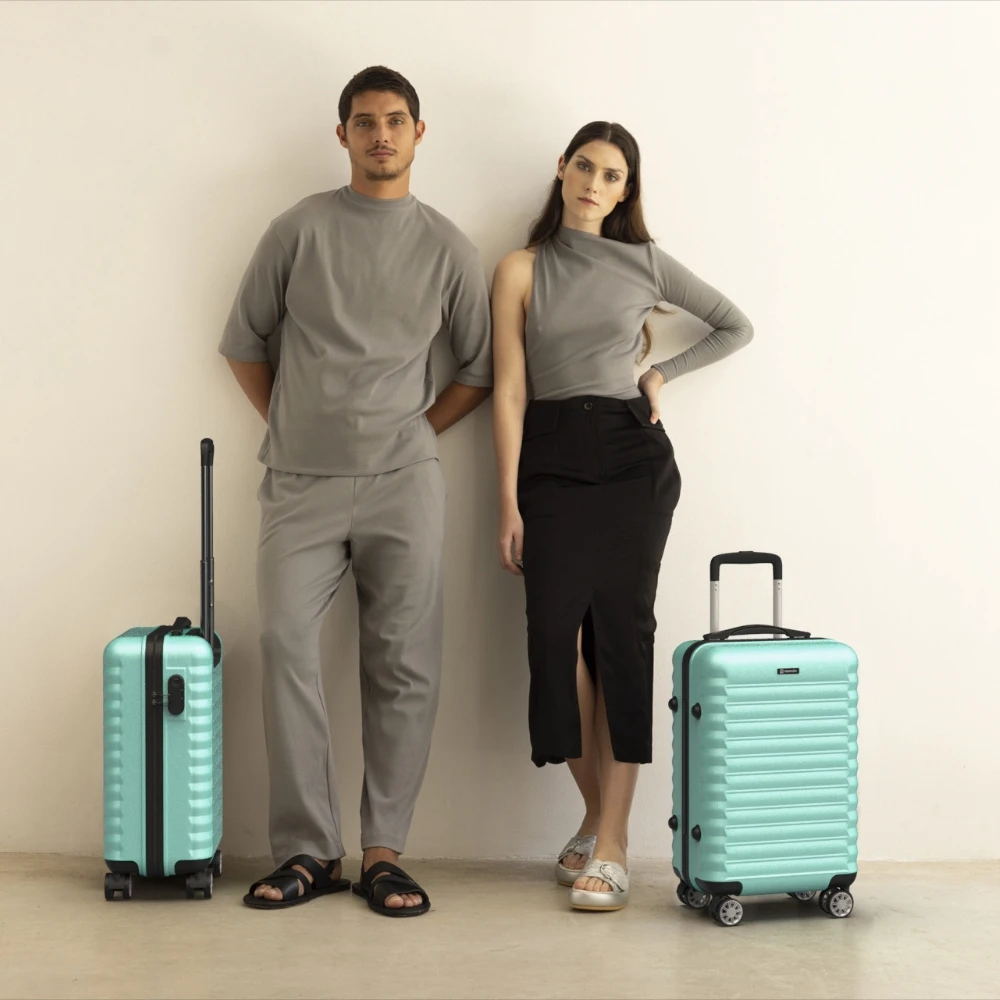 NUMADA - Maletas de Viaje Cabina 55x36x19cm (30L) Upfly XS con Cierre de Combinación, 4 Ruedas Dobles 360º, Resistentes, Ligeras y con Interior