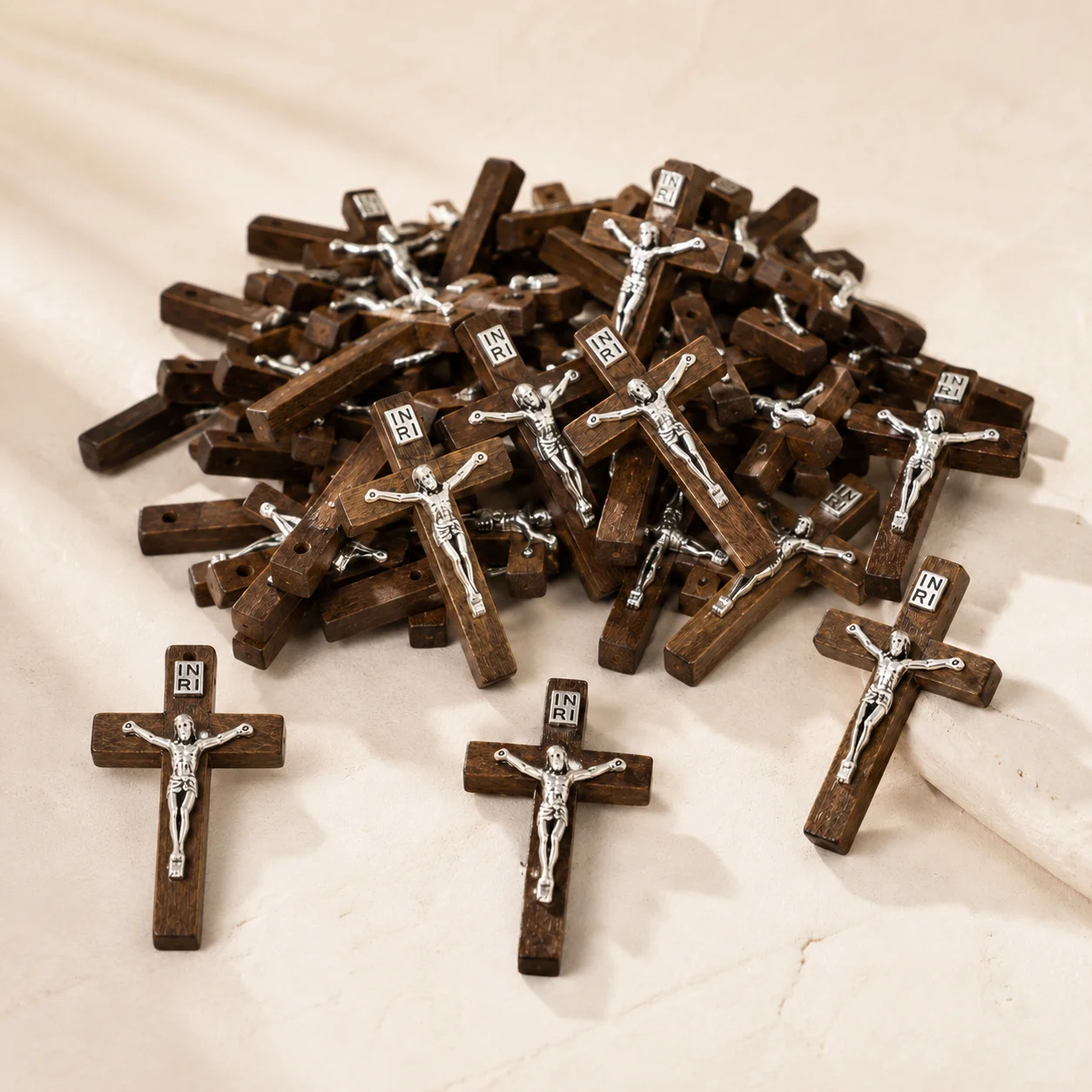 50 100 200 pièces nouveau bois jésus croix pendentif breloques chrétien catholique croyants foi ornements bijoux Lots LR4100