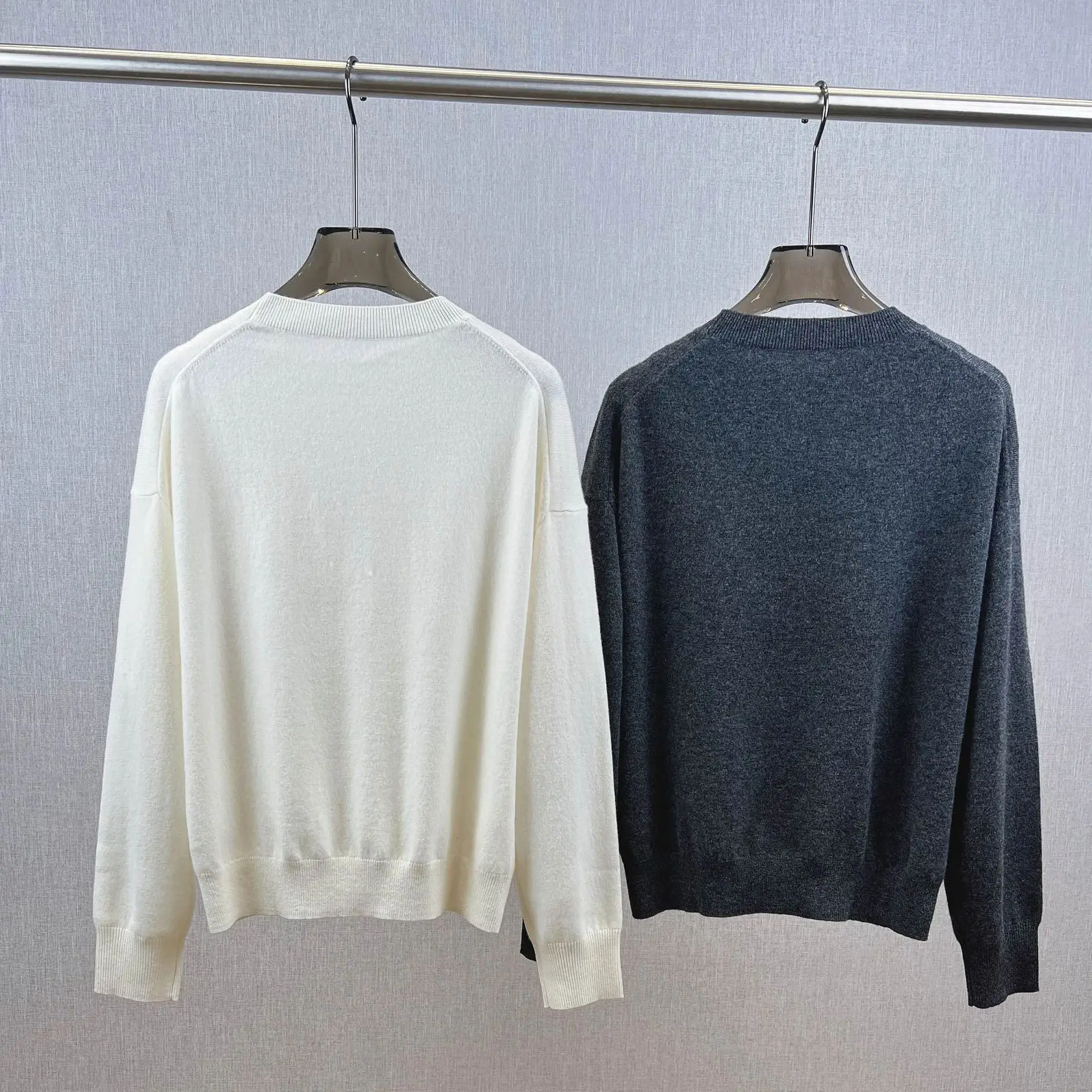 Elegant cashmere beading decorated pullover