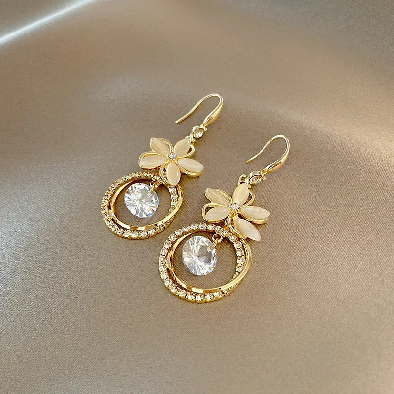 Vergoldete Kristallblatt-Quasten-Tropfenohrringe für Frauen, glänzende Zirkon-Blume, baumelnde Ohrringe, Hochzeit, Schmuck, Geschenk, Y2k – Detail 24