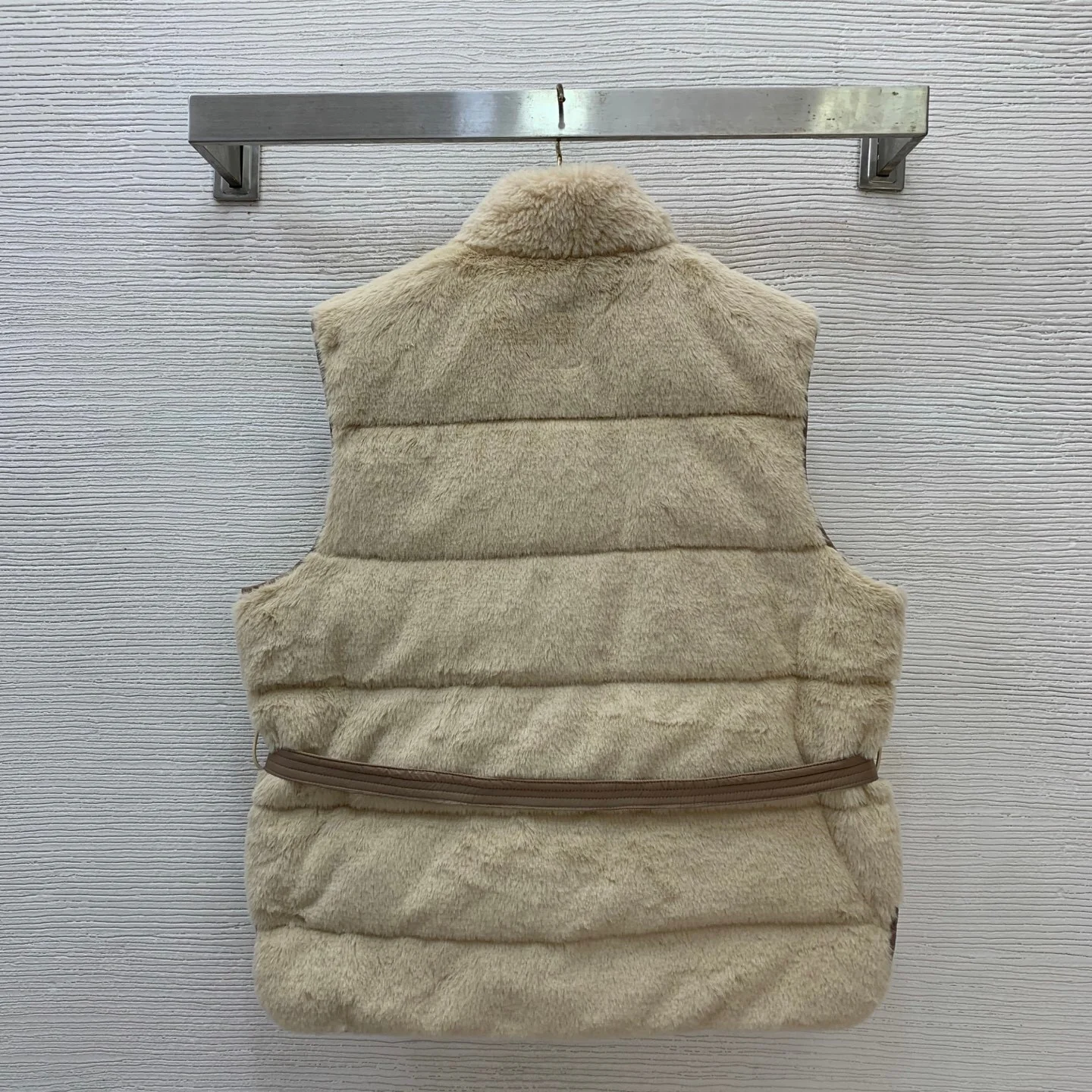 

Women‘s Belted Faux Fur Down Vest Sleeveless Puffer Bodycon Elegant Collar Pockets Winter Waistcoat