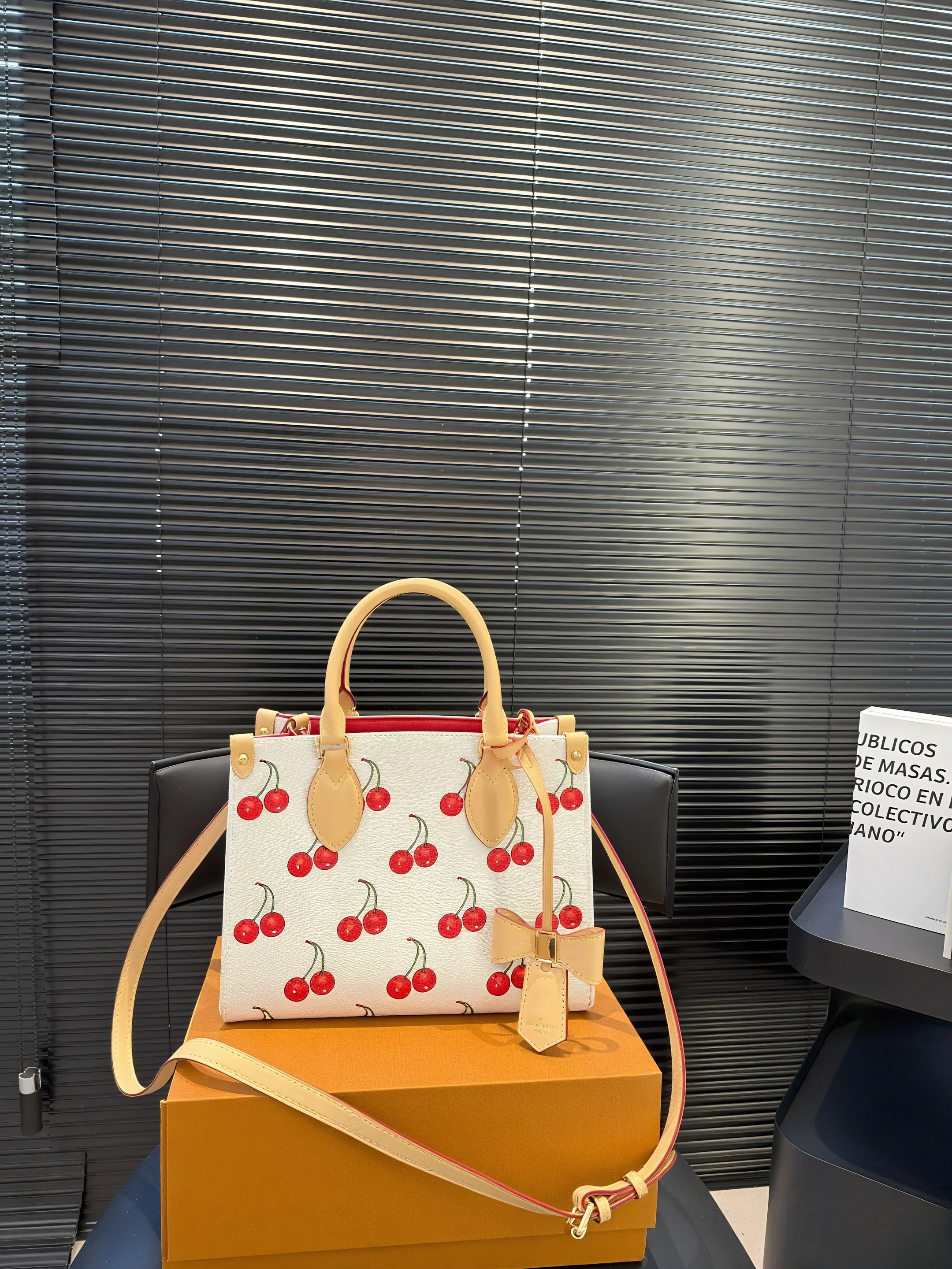 

2025 Winter and Autumn High Quality All-match Classic and Fashionable Zipper and Bow Cherry Bag ZXM020