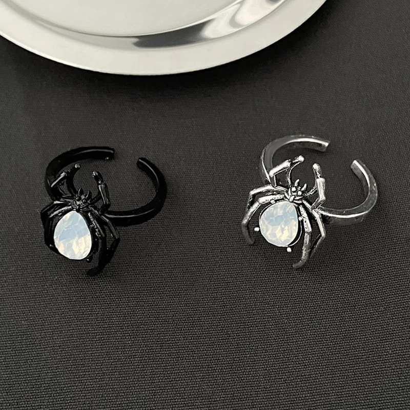 Gothic Punk Spider Rings For Women Men Vintage Insect Animal Ring Crystal Stone Opening Ring Halloween Party Jewelry Gift