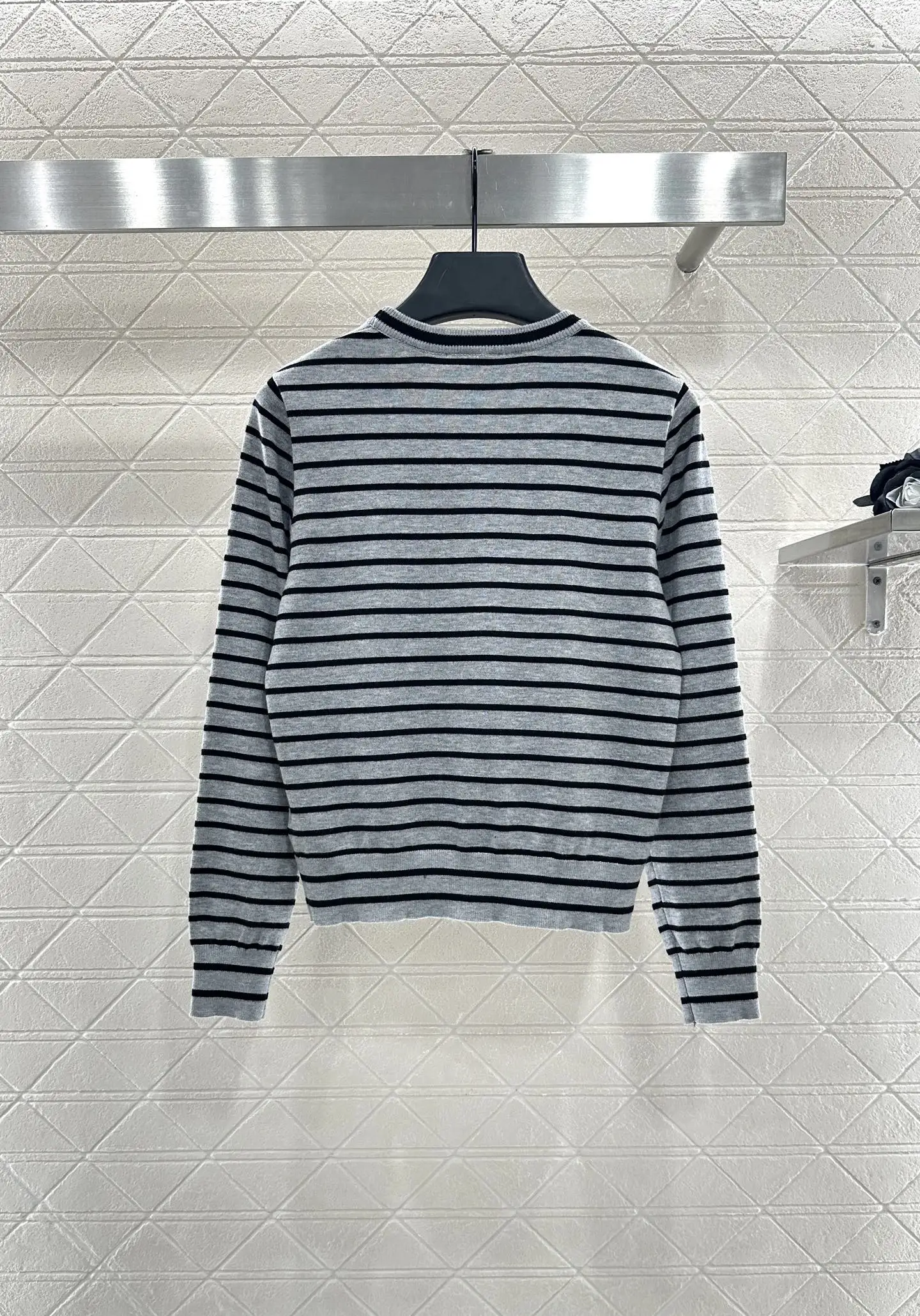 

2025 Autumn/Winter New Women's Round Neck Knitted Striped Top