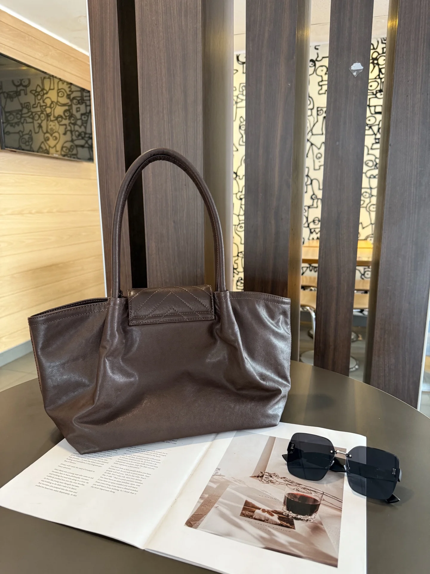 

Роскошная винтажная сумка 2025 года, минималистичный клапан с логотипом, элегантный массивный кошелек для женщин, изысканный антикварный дизайнерский стиль