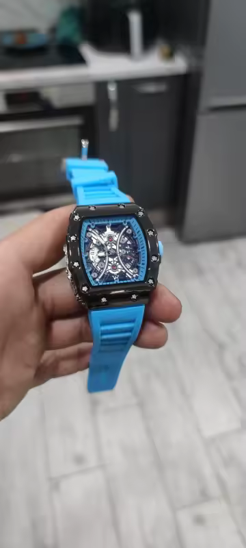 Montre avec bracelet bleu