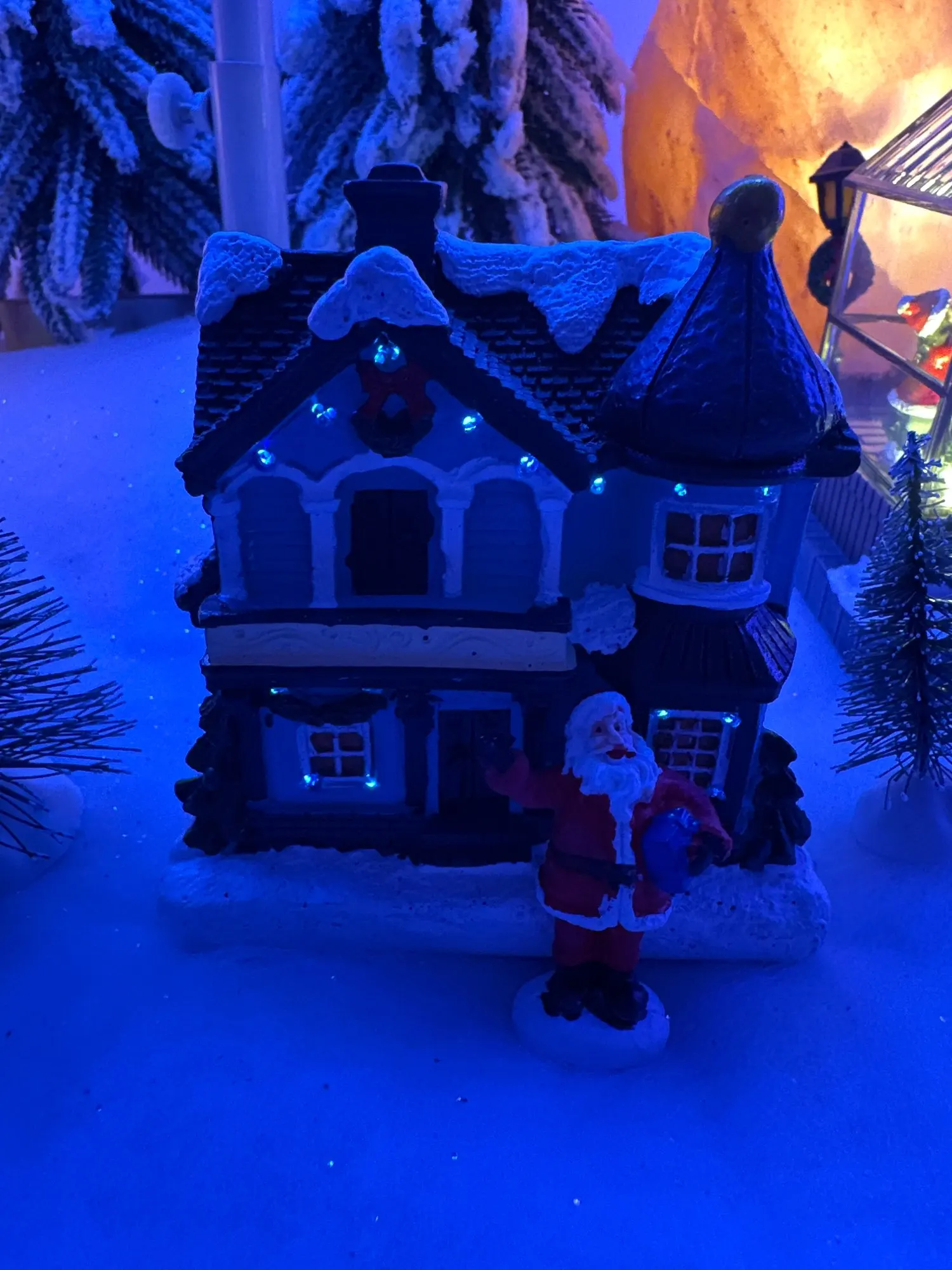 Christmas Scene House Village Building Collectible Figurines with Fiber Optic Led Light Home Holiday Sence Decoration Fireplace photo review