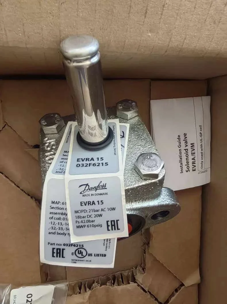 Danfoss EVRA 15 solenoid valve, model 032F6215. Designed for industrial refrigeration; quality guaranteed.