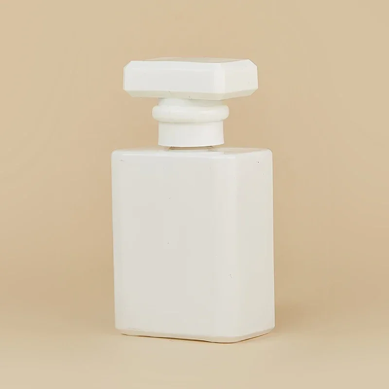Bouteille de parfum en verre carré noir et blanc de 50ml, emballage cosmétique, les bouteilles vides peuvent être remplies de bouteilles de parfum