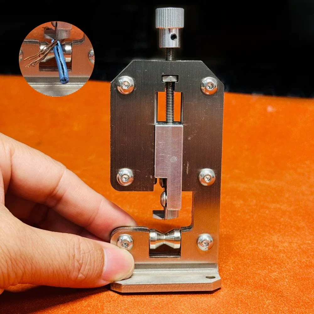 Mini maszyna do obrzynania drutu elektryczny ściągacz do drutu obieranie automatyczna korba ręczna ręczne obieranie złomu ściągacz do kabli miedzianych 1.6-20mm — zdjęcie 2