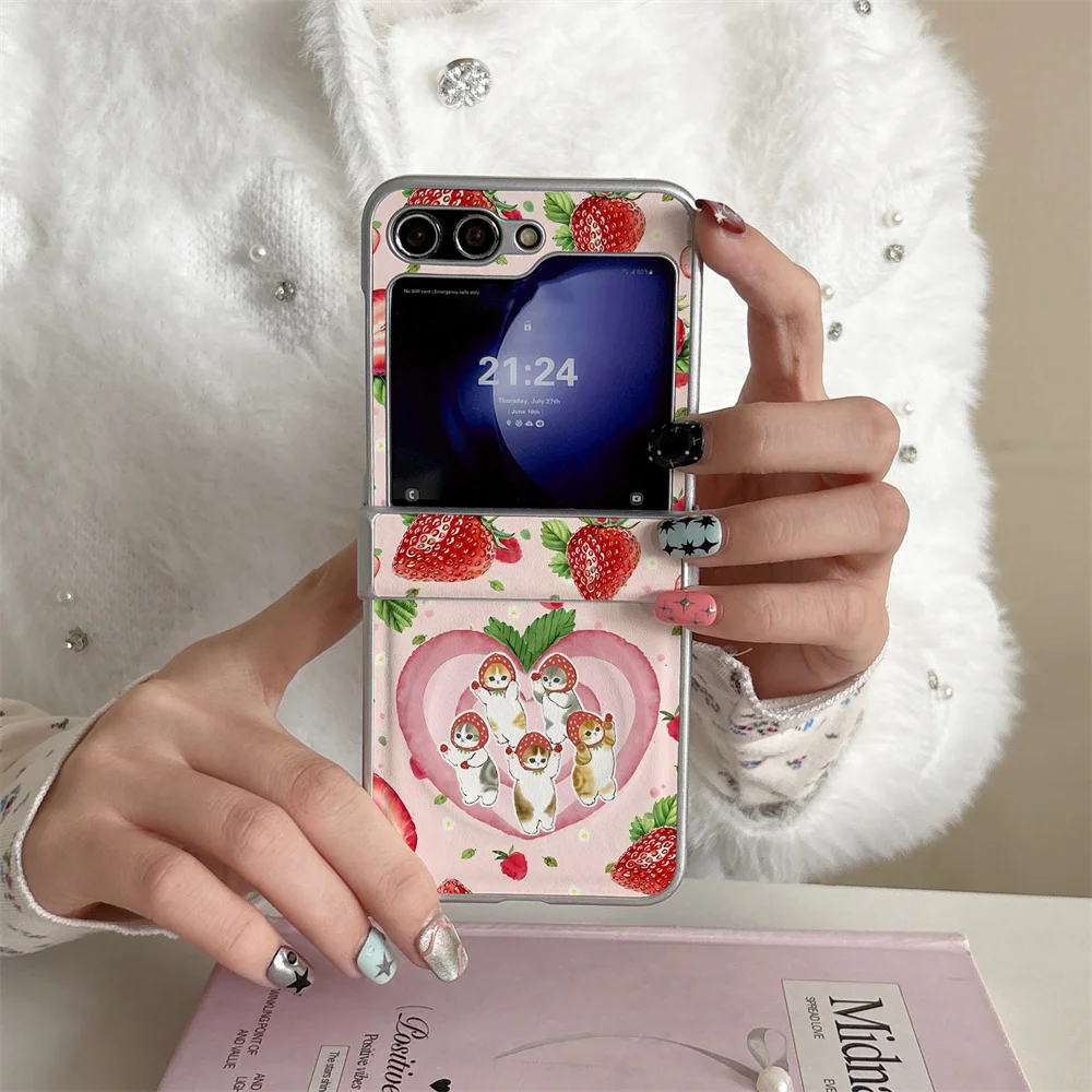 Capa Magnética Dobrável de PU com Design de Gato e Morango Fofo, Adequada para Samsung Galaxy Z Flip 7 6 5 4 Flip 5 Flip 6 Flip 4
