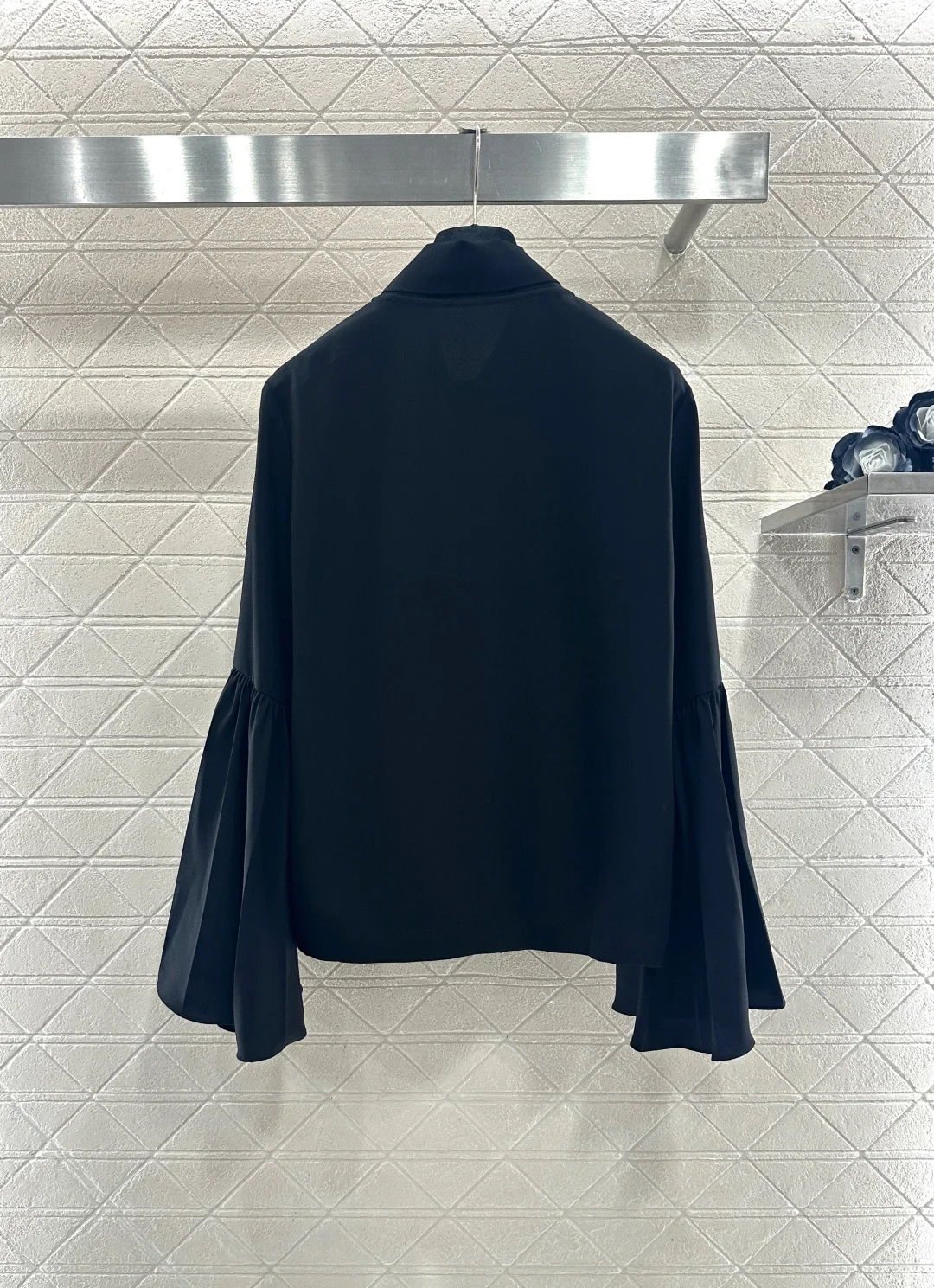 

2025 New Women's Bow Ribbon Wide Sleeve Shirt Jacket T-Shirt Banquet Elegant Loose Plain Shoulder T-Shirt