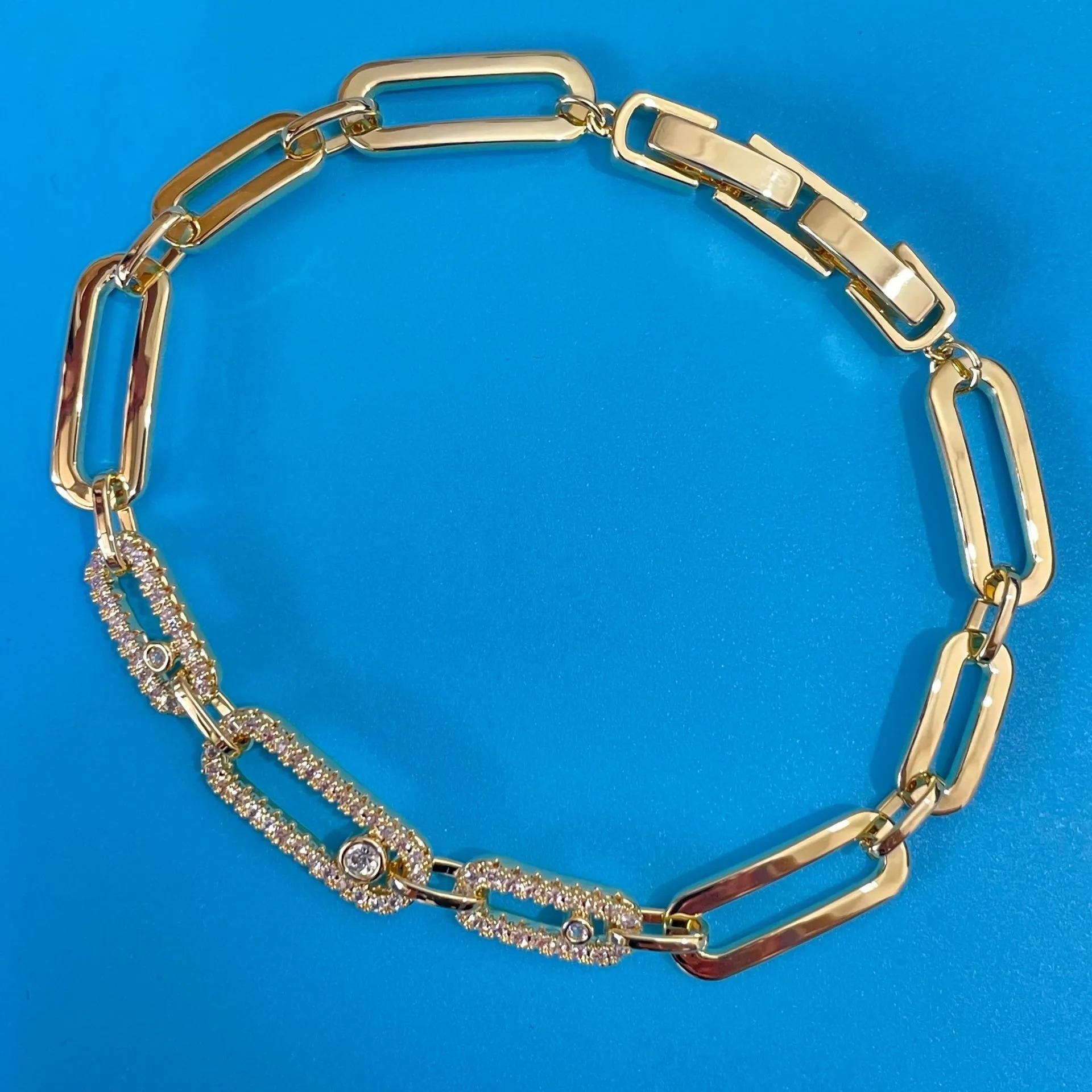 

Luxury Gold Statement Chain Necklace for Women – Chunky Rectangular Links with Sparkling Crystal Accents, Bold Fashion Jewelry