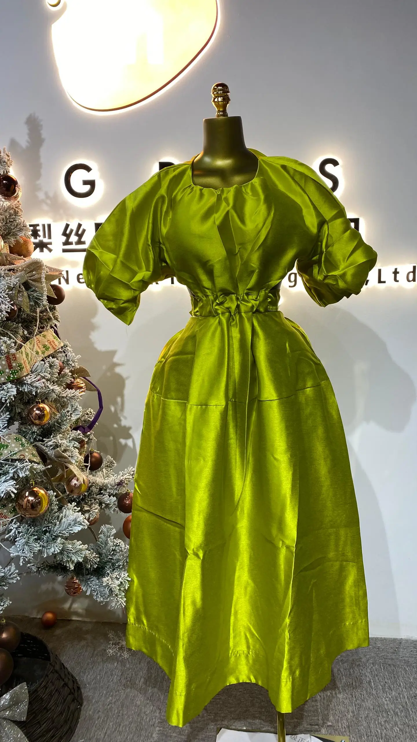 

Fashionable and elegant clothing boutique short sleeve square neck a line pleated long skirt casual dress-GZMM037