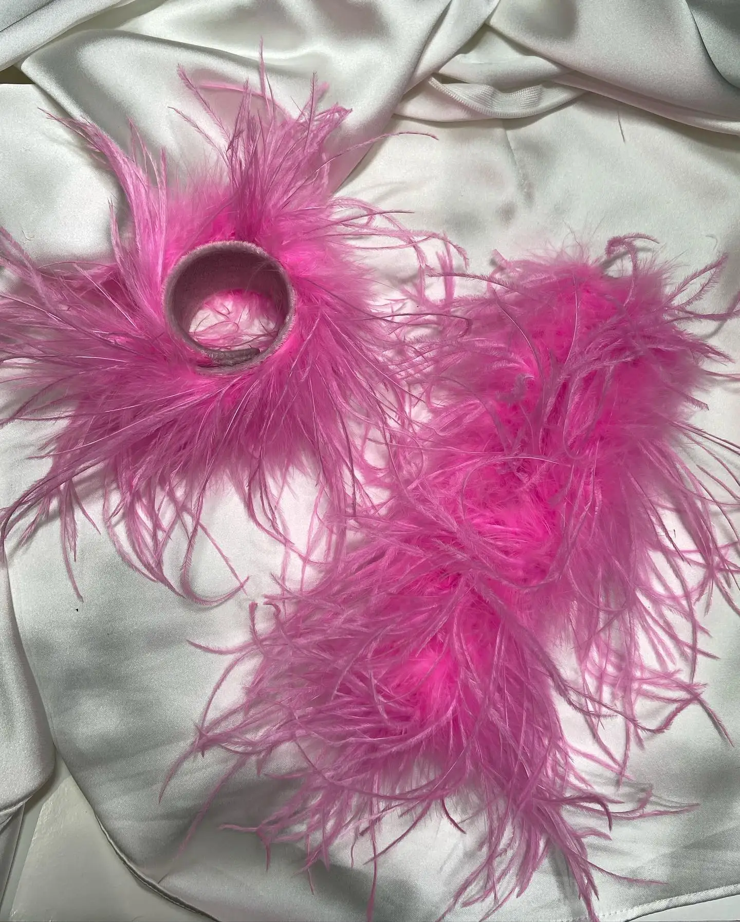 Pink Ostrich Feather Cuffs 1Pair Feathers Snap Bracelet Feather Wrist Cuffs Fashion Ladies Custom wristband with Feathers