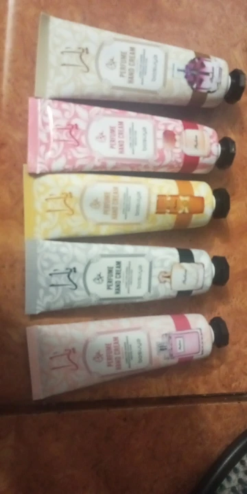 5Pcs/set Plant Fragrance Hand Cream Sets Moisturizing Repair Anti Dry Sets Nourishing Hand Skincare Lotion Sets Christmas Gift photo review