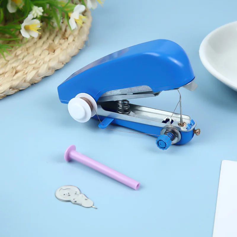 

1pcs small manual sewing machine, portable mini manual sewing machine for outdoor useRandom color
