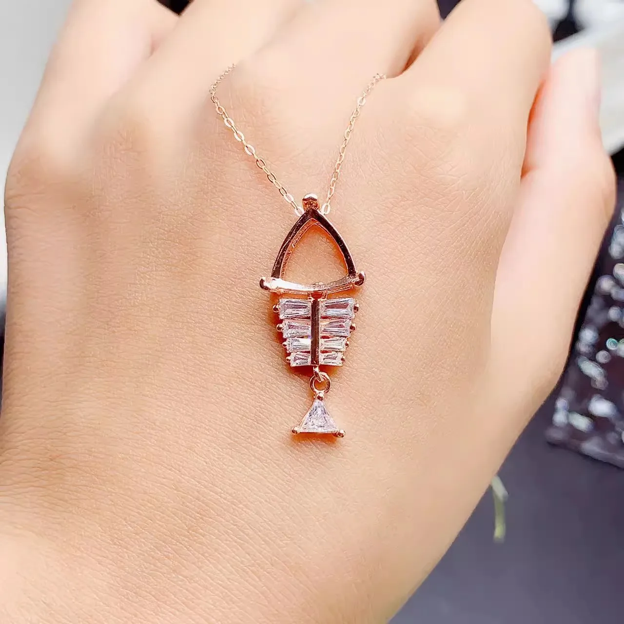 Jiaotou Fish S925 Silver Pendant with Empty Support Triangle 10 * 10mm Silver Support Plated with White Gold Rose Gold for Women