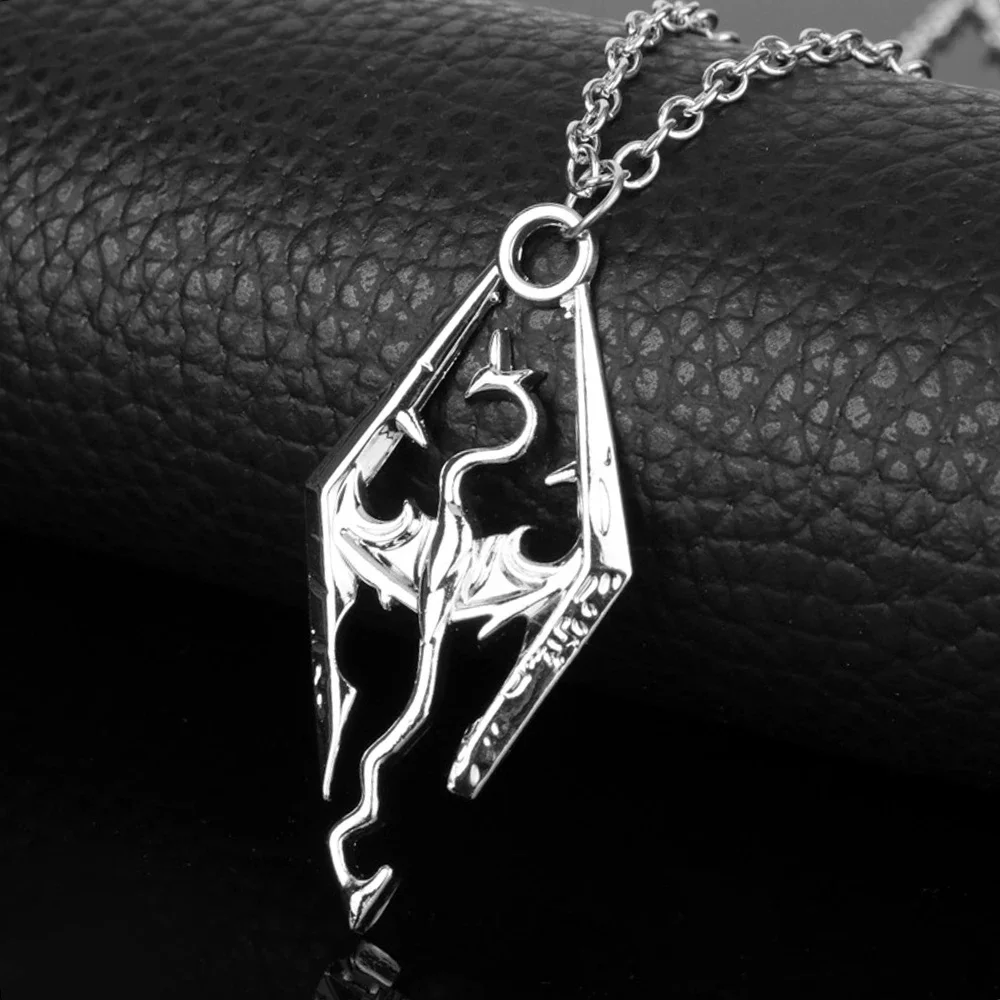 Collier Dragon Vintage pour personnes âgées et rouleaux, éléments de jeu, pendentif Penadnt, chaîne de cou, bijoux pour cadeaux de joueurs et de Fans