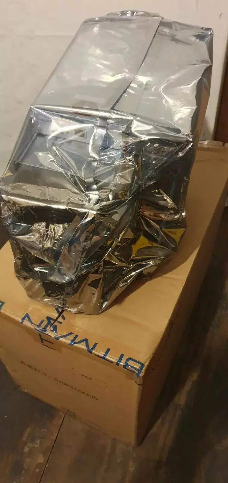 

BA КУПИТЬ 4 ПОЛУЧИ 2 БЕСПЛАТНО Bitmain Antminer T21 190 - {238TH) Совершенно новый, с гарантией производителя