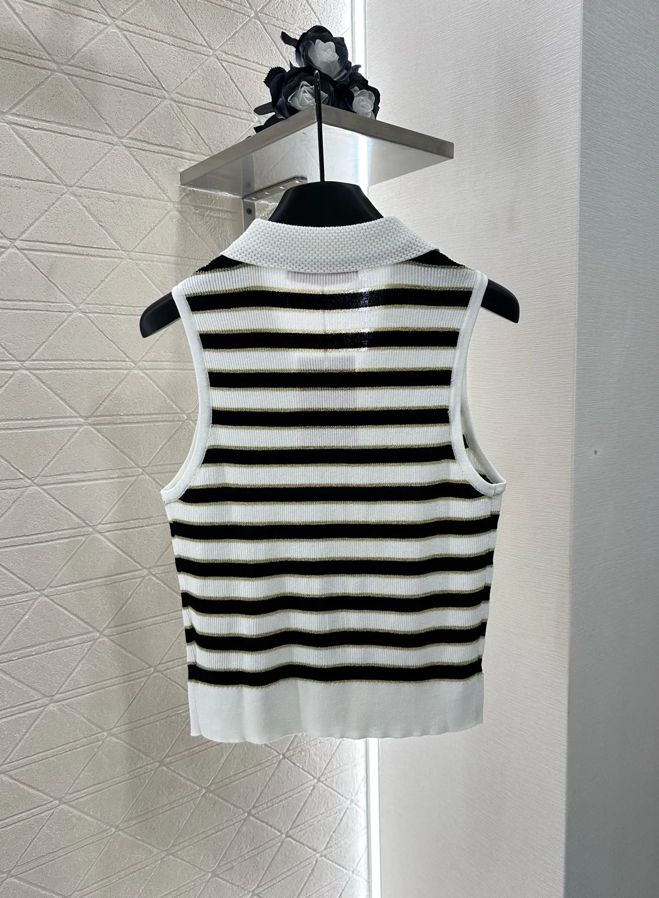 

2025 New Stripe Clash Knit V-Neck Vest 257