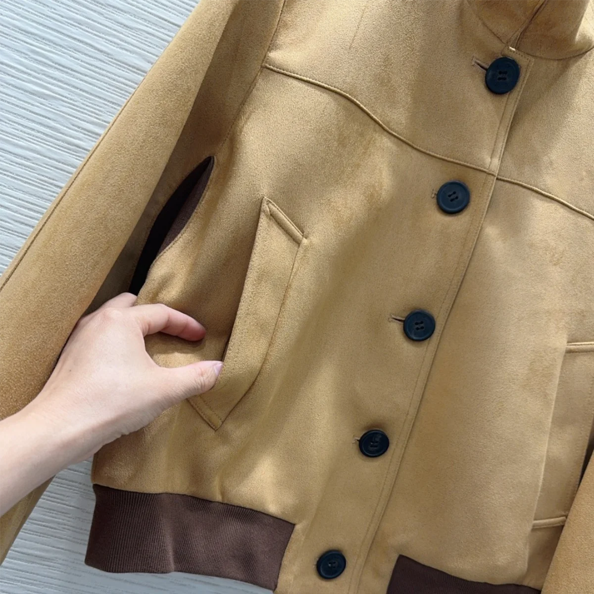 2026 high-quality women's contrasting color lapel single breasted ribbed closure small baseball jacket26101206