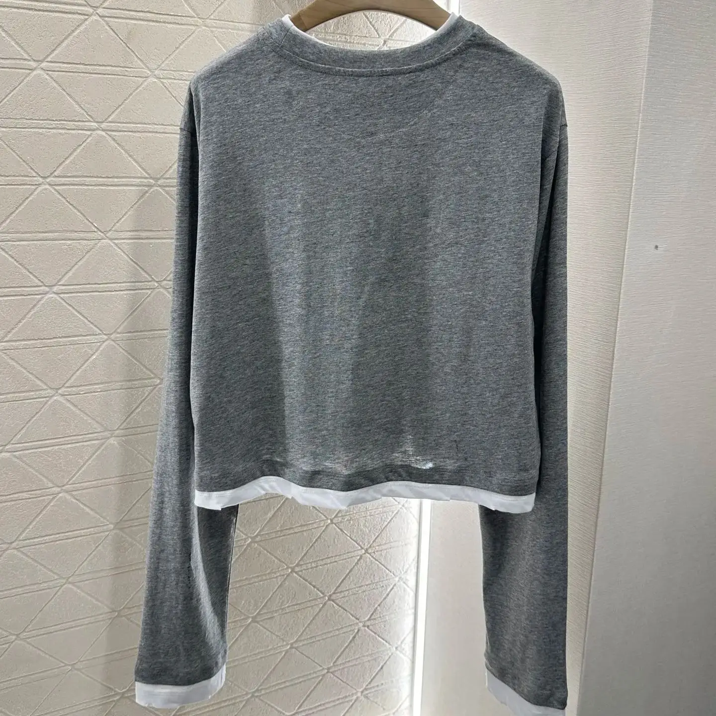 

2025 New Products On The Shelves Round Neck Contrasting Color Fake Two-Piece Round Neck Long Sleeve Custom Twill Cotton Material